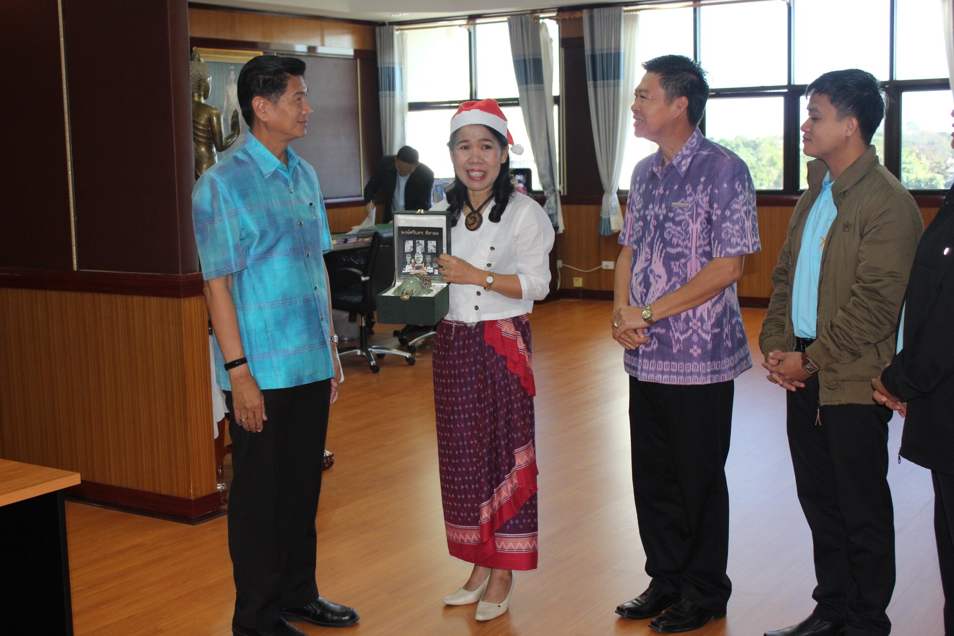 พช.หนองคาย คารวะขอพรผู้ว่าฯ รองผู้ว่าฯ เนื่องในโอกาสเทศกาลปีใหม่ 2561