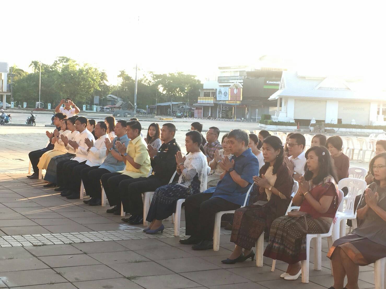 พจ.หนองคาย ร่วมทำบุญตักบาตรข้าวใหม่ เนื่องในการจัดงานเทศกาลข้าวใหม่ ประจำปี 2560 จังหวัดหนองคาย