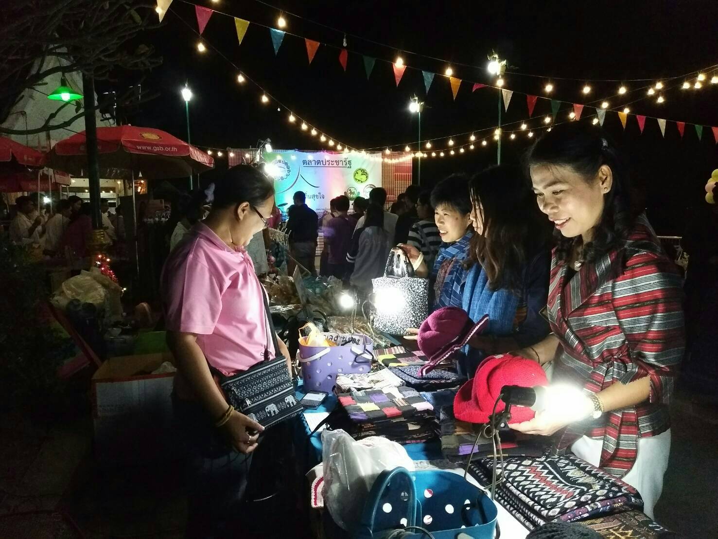 พจ.หนองคาย ร่วมพิธีเปิดตลาดประชารัฐ ท้องถิ่นสุขใจจังหวัดหนองคาย ณ ตลาด”แคมของ” (ถนนคนเดินหนองคาย) อำเภอเมืองฯ จังหวัดหนองคาย