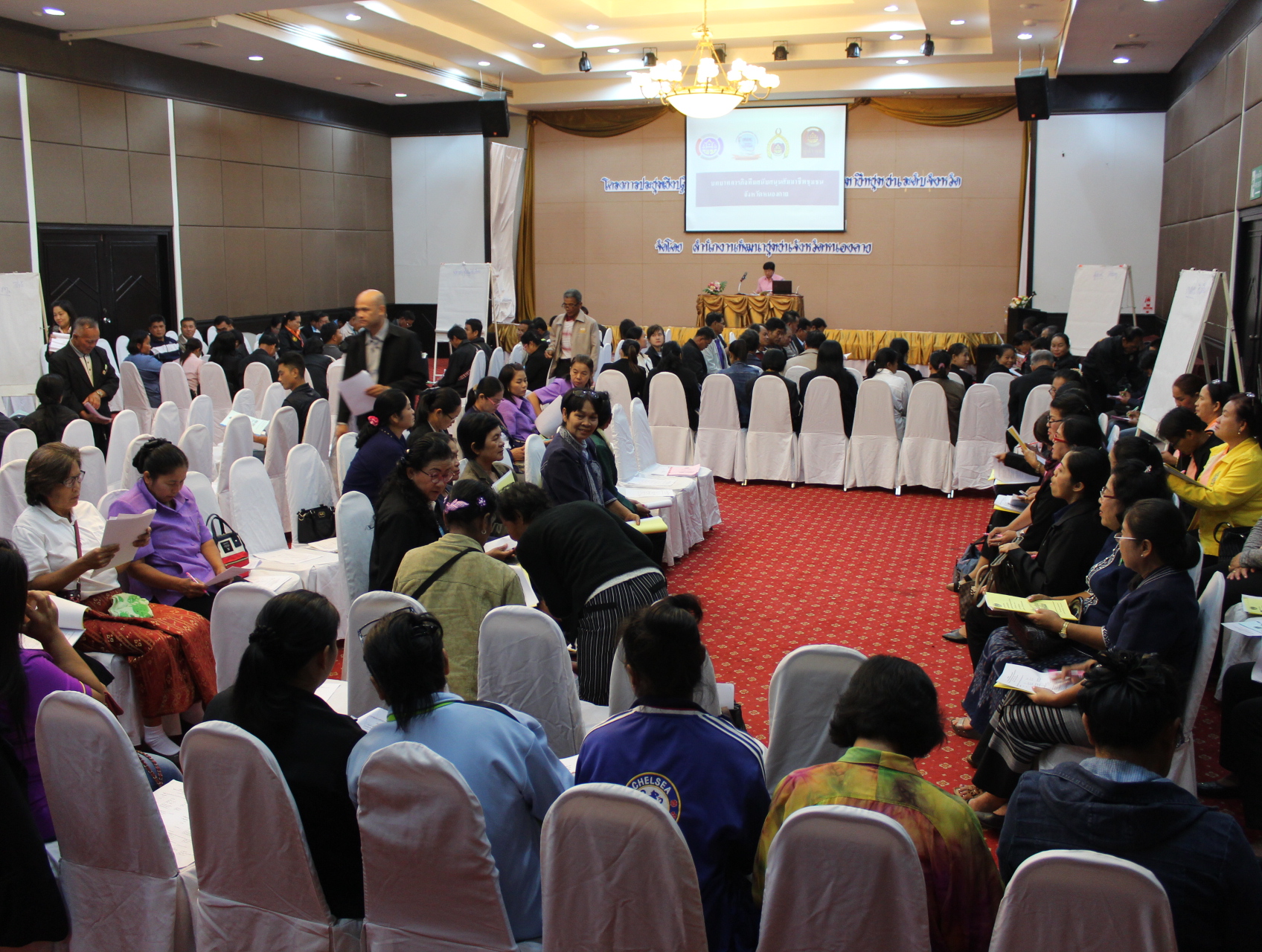 พช.หนองคาย จัดประชุมเชิงปฏิบัติการทีมสนับสนุนสัมมาชีพชุมชนระดับจังหวัด ปี 2561