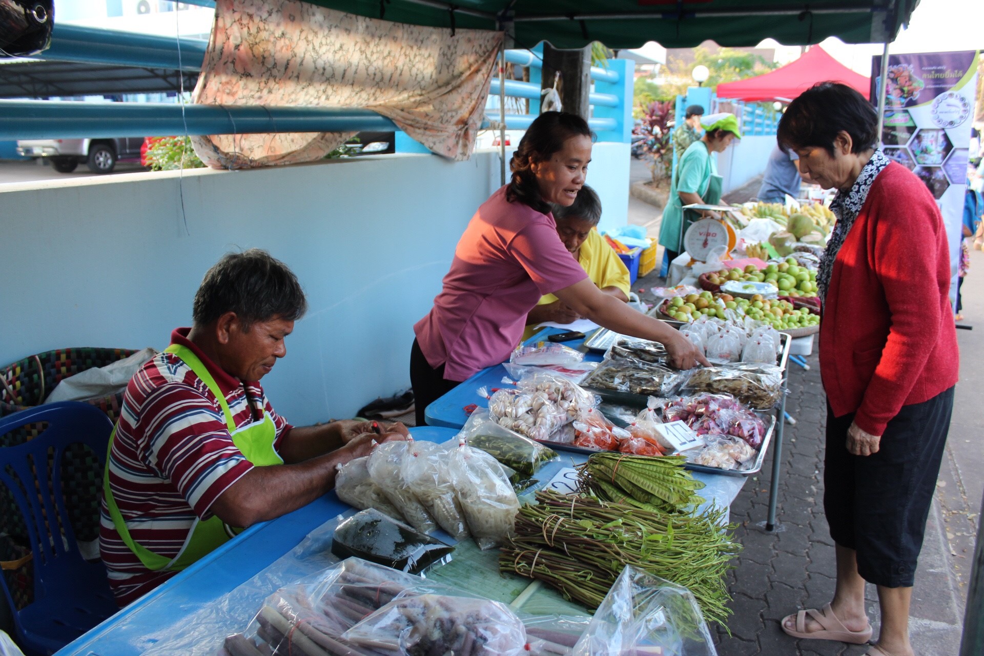 จังหวัดหนองคาย เปิดตลาดประชารัฐ คนไทยยิ้มได้