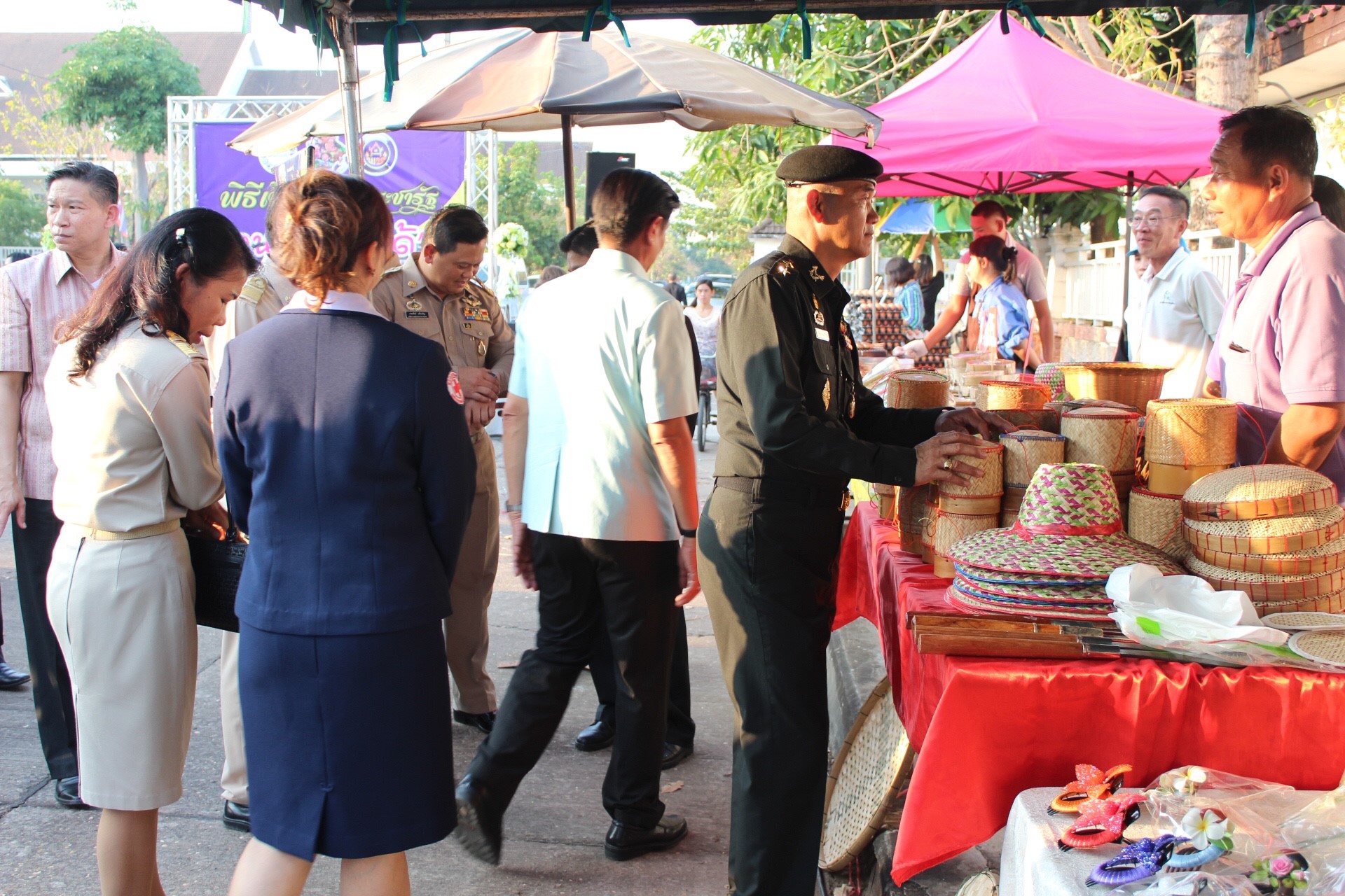 จังหวัดหนองคาย เปิดตลาดประชารัฐ คนไทยยิ้มได้