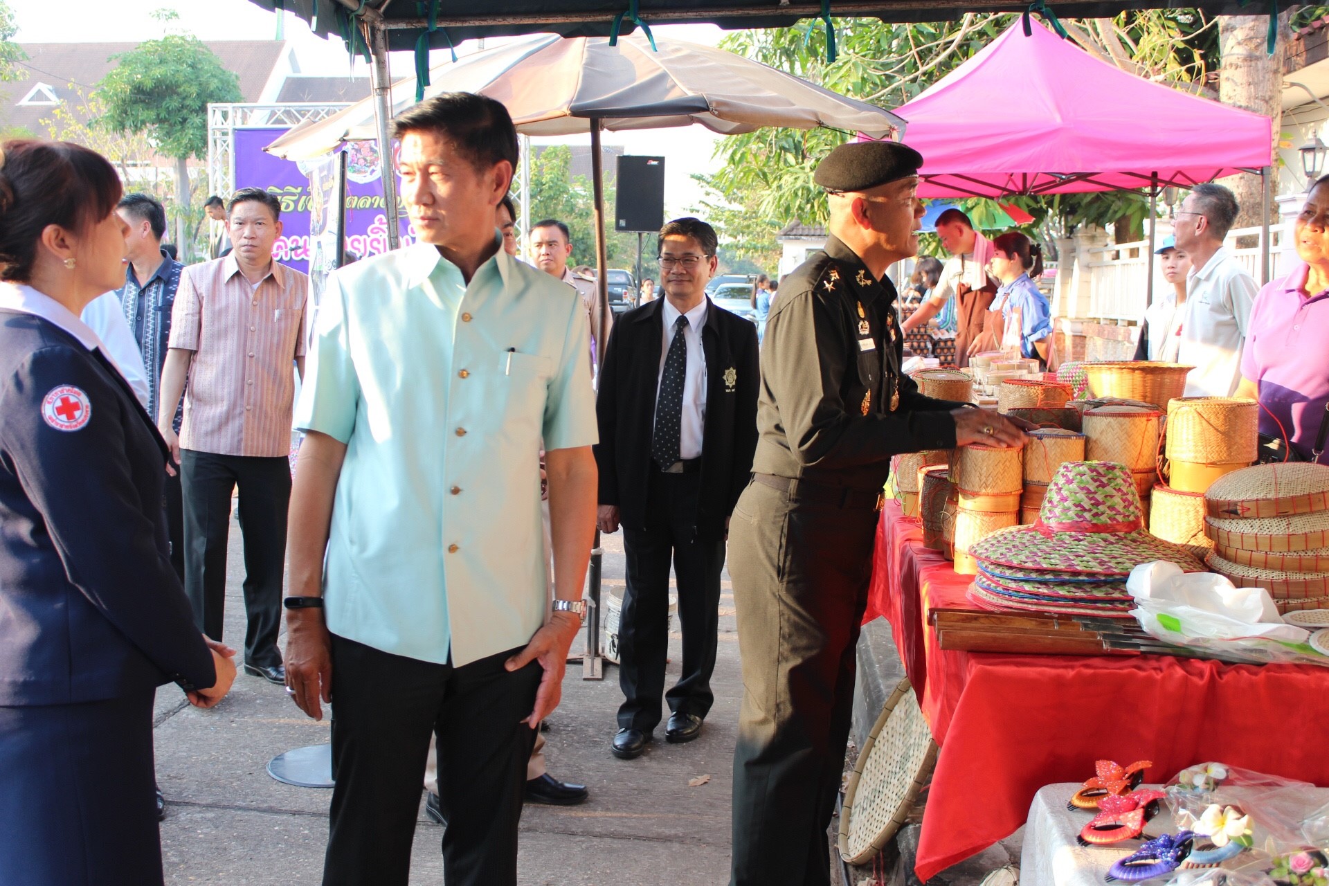 จังหวัดหนองคาย เปิดตลาดประชารัฐ คนไทยยิ้มได้