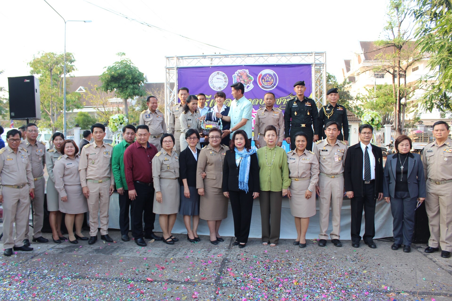 จังหวัดหนองคาย เปิดตลาดประชารัฐ คนไทยยิ้มได้