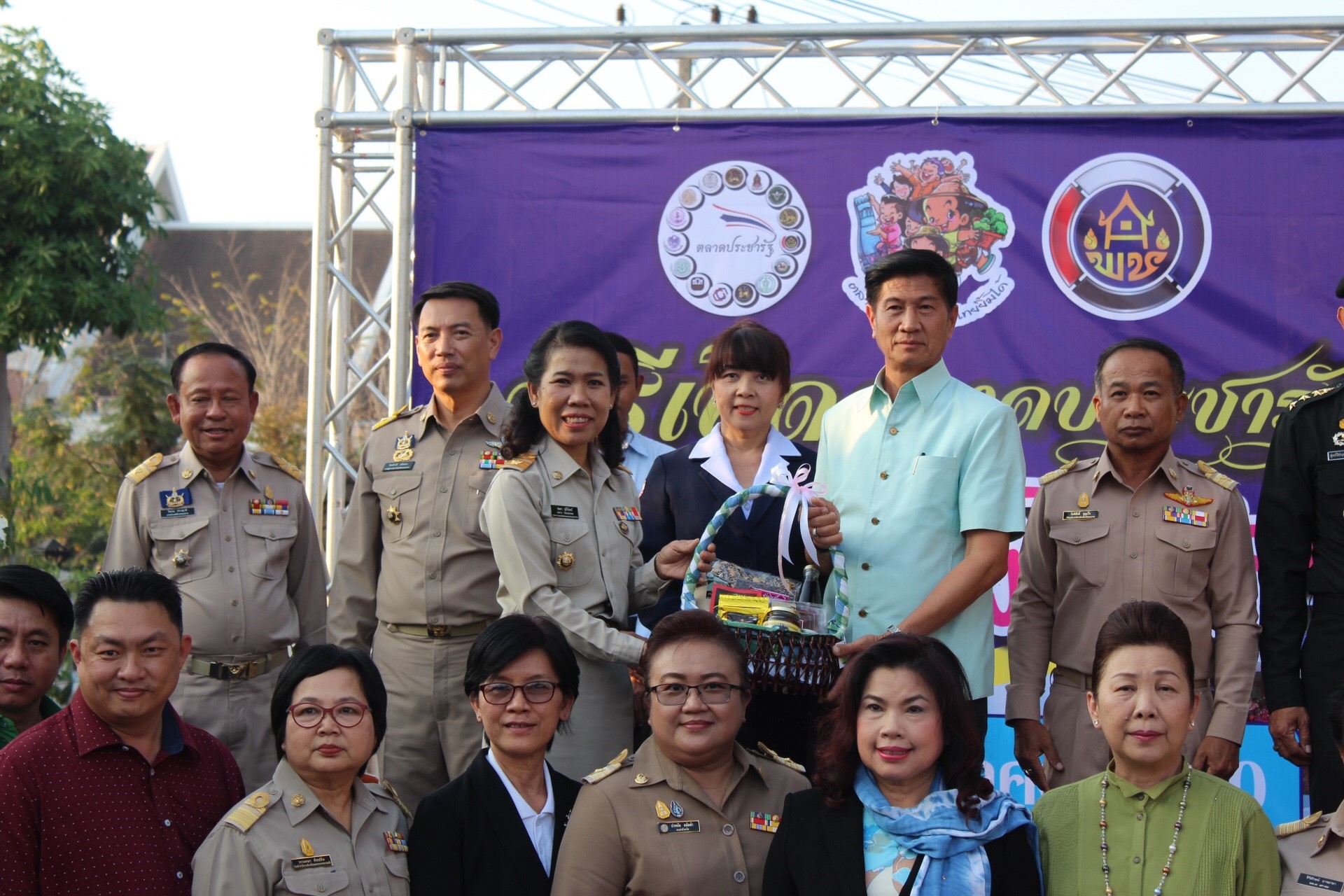 จังหวัดหนองคาย เปิดตลาดประชารัฐ คนไทยยิ้มได้