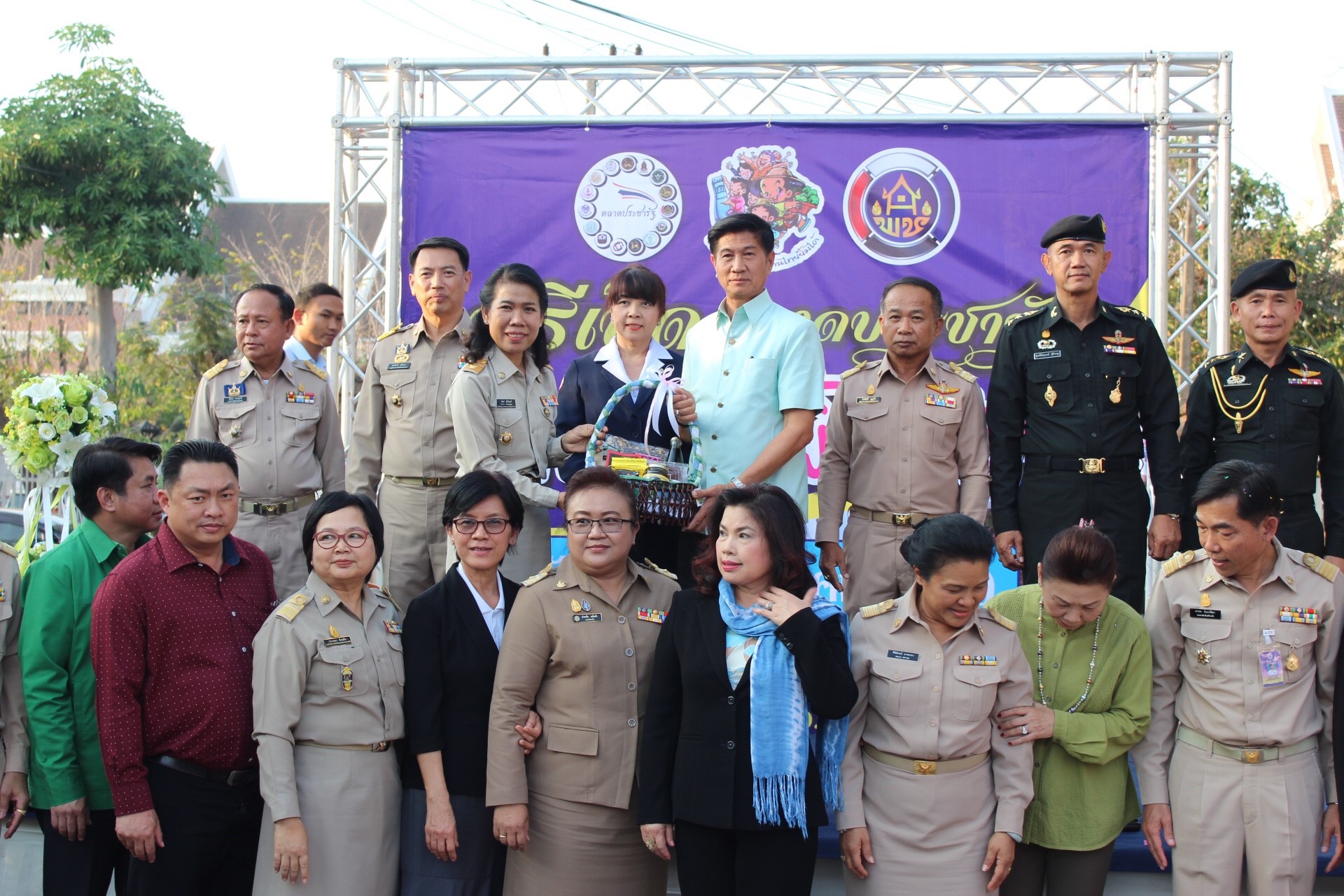 จังหวัดหนองคาย เปิดตลาดประชารัฐ คนไทยยิ้มได้