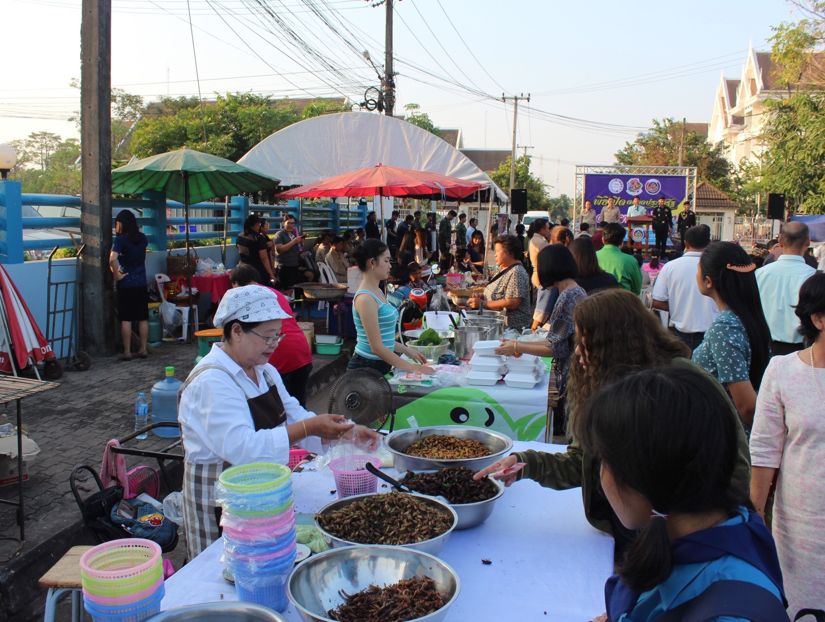 จังหวัดหนองคาย เปิดตลาดประชารัฐ คนไทยยิ้มได้