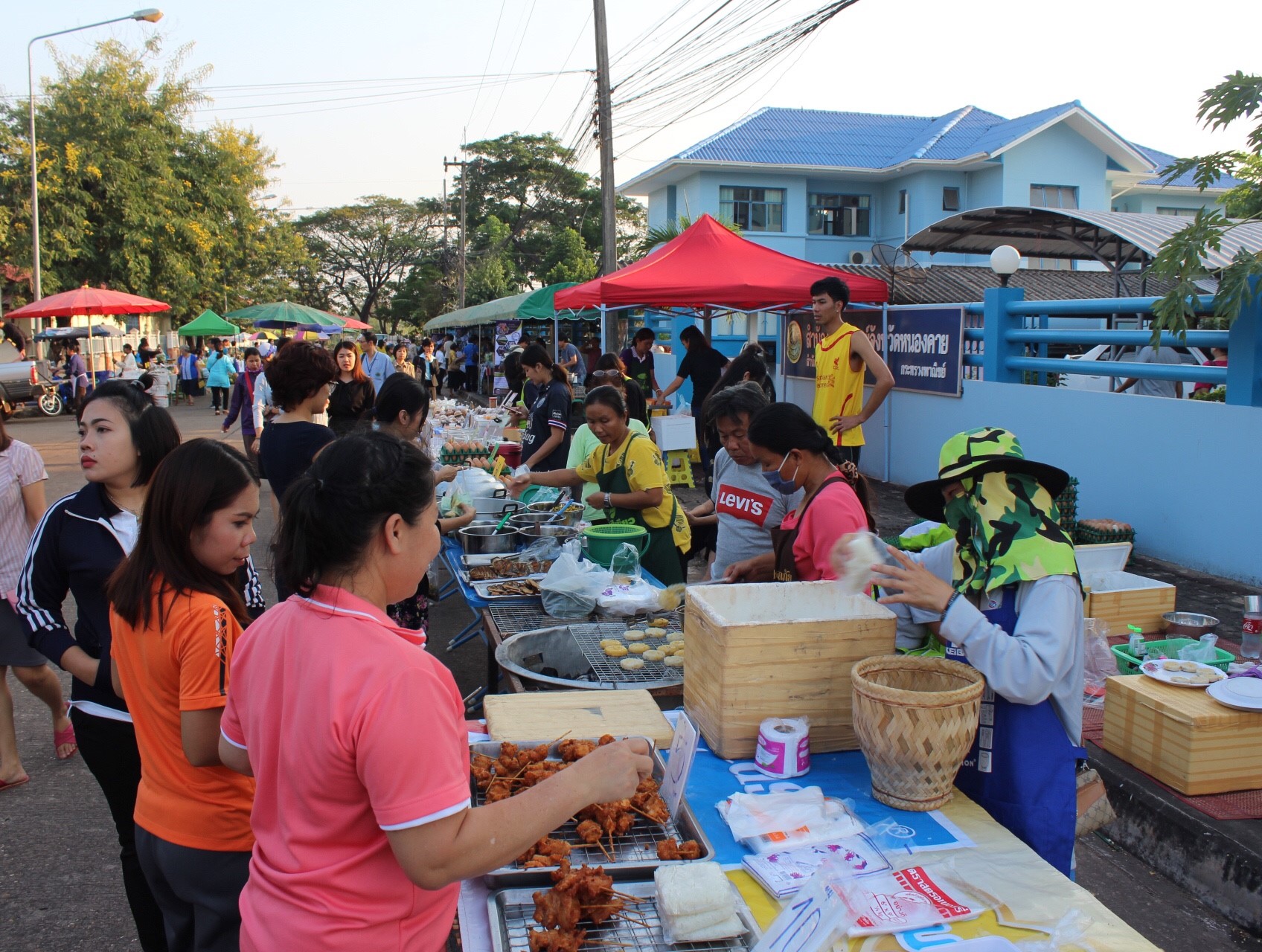 จังหวัดหนองคาย เปิดตลาดประชารัฐ คนไทยยิ้มได้