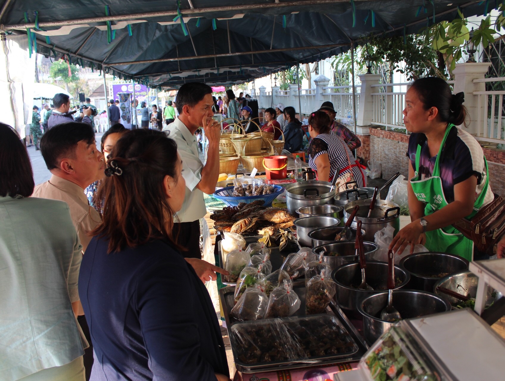 จังหวัดหนองคาย เปิดตลาดประชารัฐ คนไทยยิ้มได้
