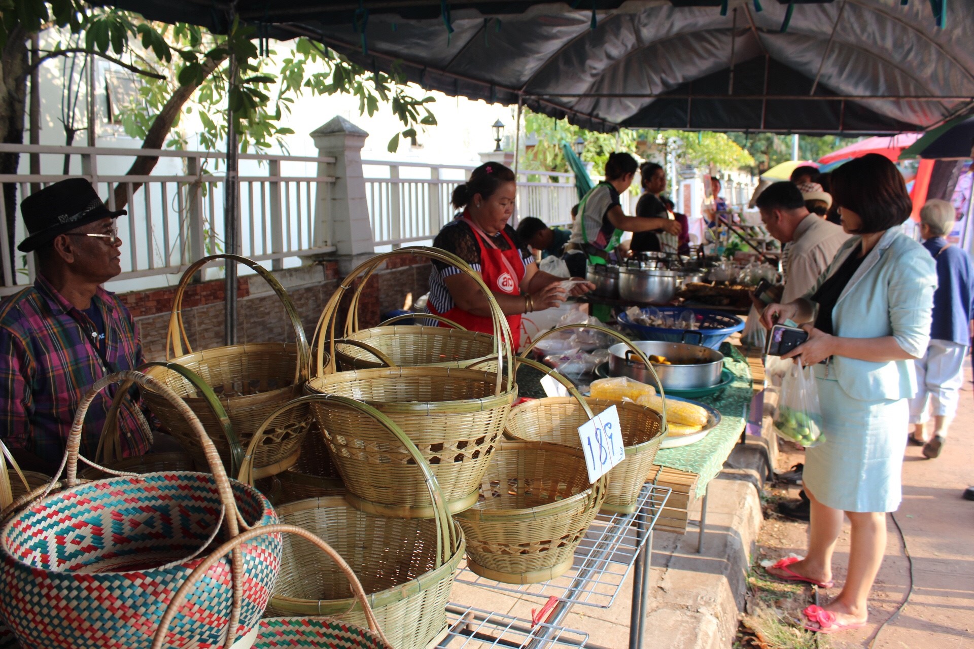 จังหวัดหนองคาย เปิดตลาดประชารัฐ คนไทยยิ้มได้