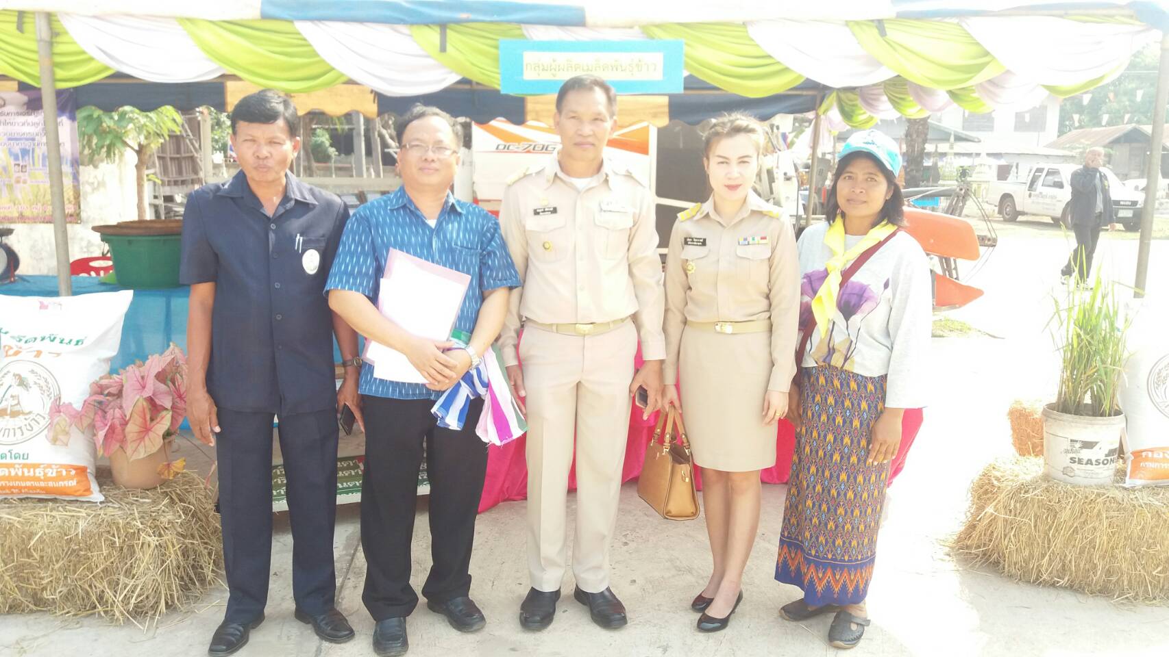 พจ.หนองคาย มอบผู้ช่วยหัวหน้ากลุ่มงานสารสนเทศ ออกตรวจผลงานหมู่บ้านดีเด่น ตามโครงการคัดเลือกหมู่บ้านดีเด่น(บ้านสวย เมืองสวย)