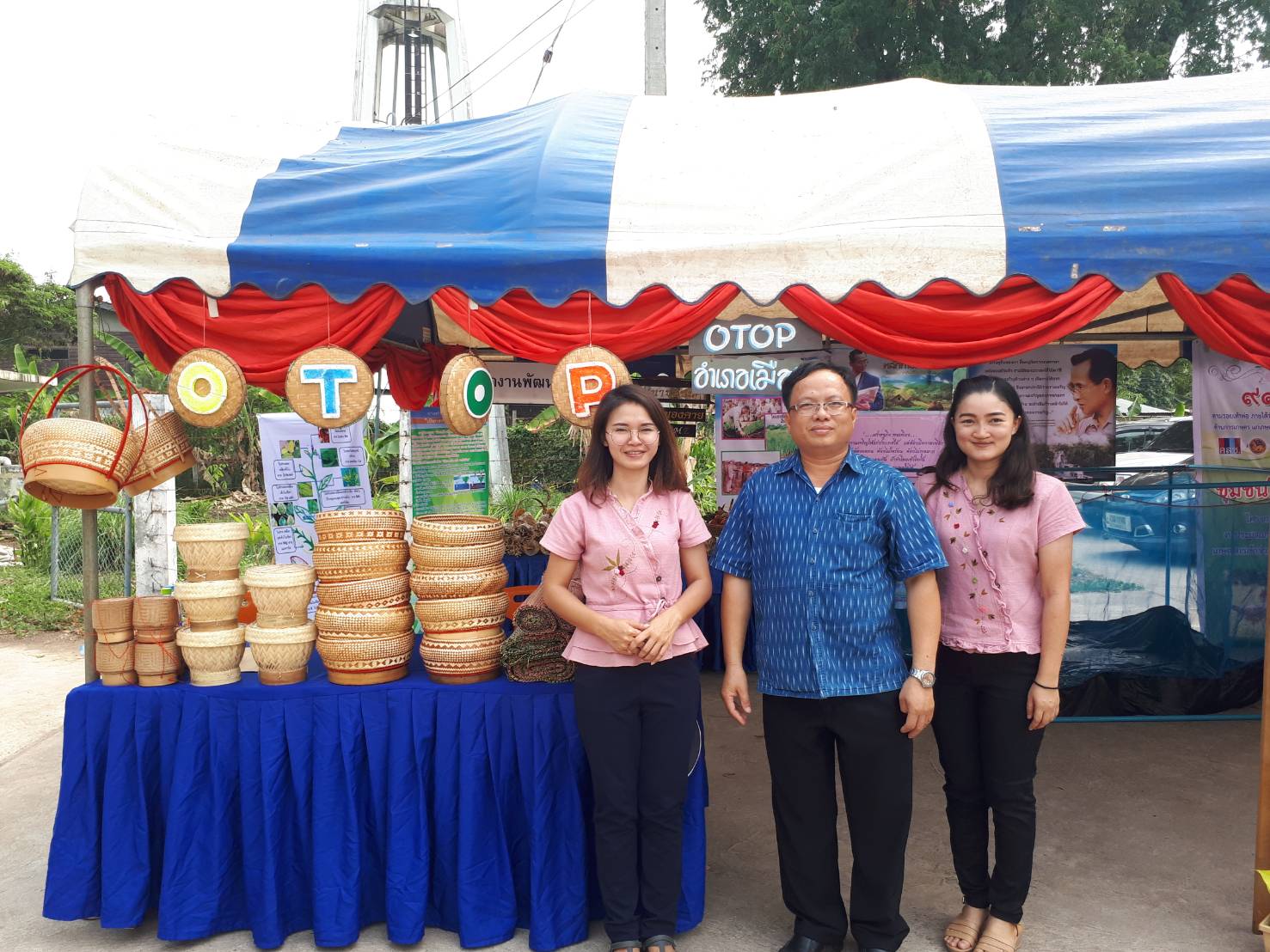 พจ.หนองคาย มอบหมายผู้ช่วยหัวหน้ากลุ่มงานสารสนเทศการพัฒนาชุมชน ร่วมออกตรวจผลงานหมู่บ้านดีเด่น ตามโครงการคัดเลือกหมู่บ้านดีเด่น(บ้านสวย เมืองสุข) อำเภอเมือง