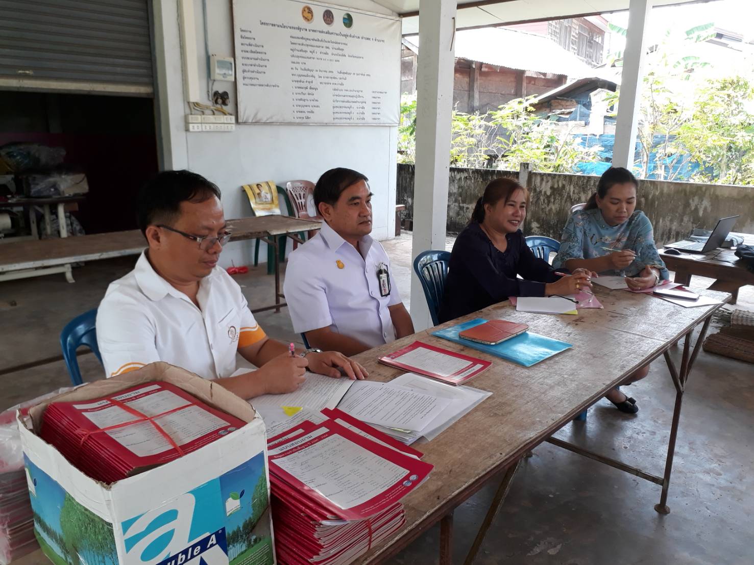 คณะตรวจสอบคุณภาพและมาตรฐานการจัดเก็บ/บันทึกประมวลผลข้อมูล จปฐ. ปี 2561 ชุดที่ 3 นำโดยนายสมปอง จันทะพันธ์ รองนายแพทย์สาธารณสุขจังหวัดหนองคาย และคณะทำงานติดตามประเมินผลการจัดเก็บและบันทึกข้อมูล จปฐ.ระดับจังหวัด ลงพื้นที่สอบคุณภาพและมาตรฐานการจัดเก็บ/บันทึกประมวลผลข้อมูล จปฐ. ปี2561 ณ อำเภอโพนพิสัย