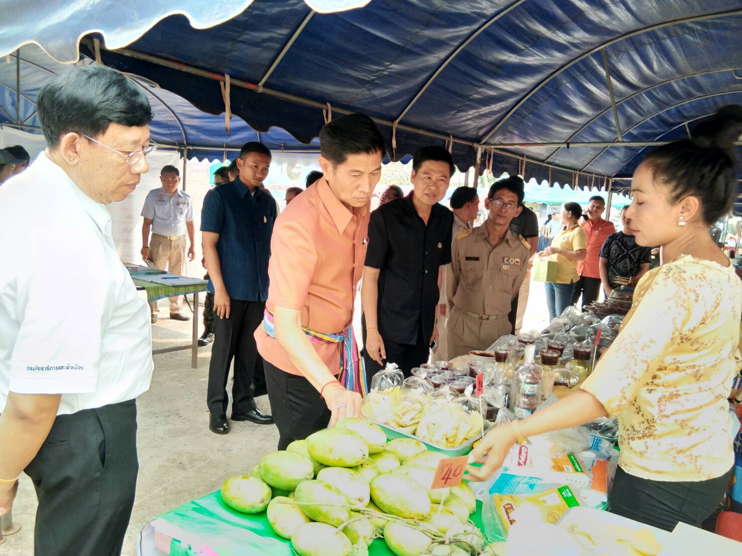 นายไพโรจน์ โสภาพร หัวหน้ากลุ่มงานส่งเสริมฯ ร่วมกิจกรรม ปกป้องและเชิดชูสถาบันพระมหากษัตริย์ และหน่วยบำบัดทุกข์ บำรุงสุข จังหวัดหนองคาย ประจำเดือนมีนาคม 2561 ณ โรงเรียนเดื่อวิทยาคาร หมู่ที่ 4 ตำบลบ้านเดื่อ อำเภอท่าบ่อ จังหวัดหนองคาย