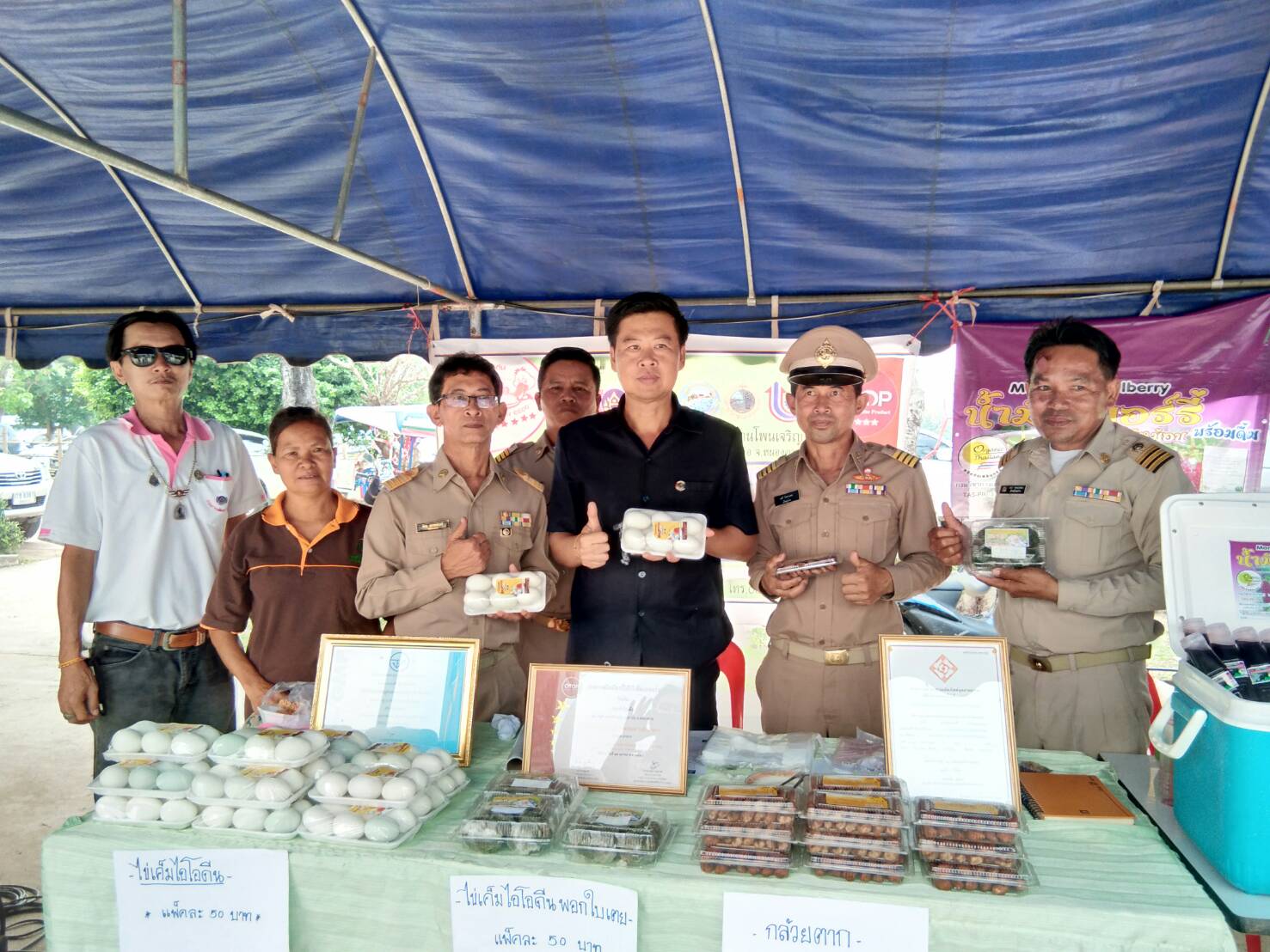 นายไพโรจน์ โสภาพร หัวหน้ากลุ่มงานส่งเสริมฯ ร่วมกิจกรรม ปกป้องและเชิดชูสถาบันพระมหากษัตริย์ และหน่วยบำบัดทุกข์ บำรุงสุข จังหวัดหนองคาย ประจำเดือนมีนาคม 2561 ณ โรงเรียนเดื่อวิทยาคาร หมู่ที่ 4 ตำบลบ้านเดื่อ อำเภอท่าบ่อ จังหวัดหนองคาย