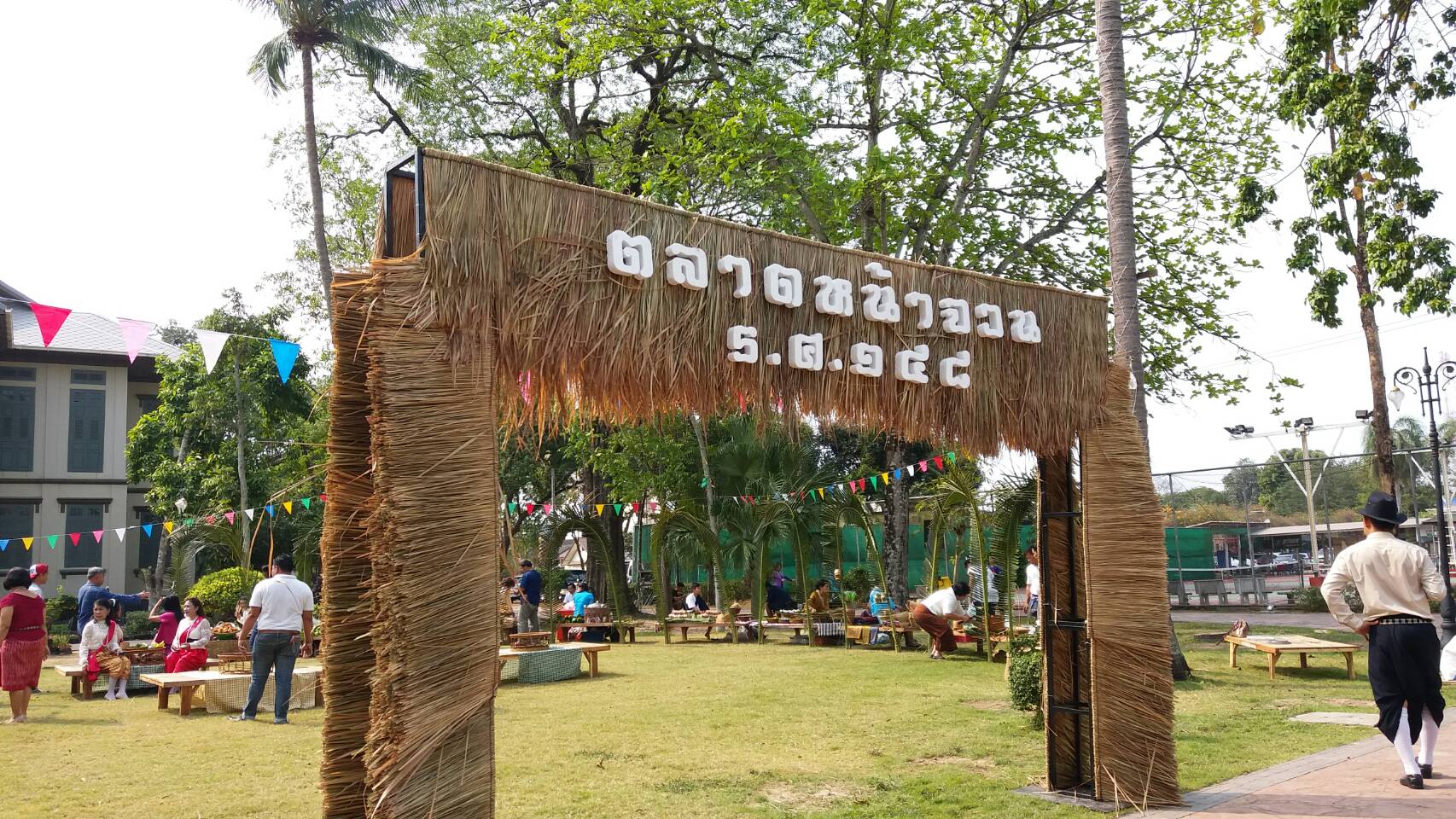 นางชะตา ธุลีจันทร์ พัฒนาการจังหวัดหนองคาย ร่วมถ่ายทำวีดิทัศน์ประชาสัมพันธ์งานสงกรานต์ย้อนยุค เพื่อส่งเสริมการท่องเที่ยวและประเพณีอันดีงาม