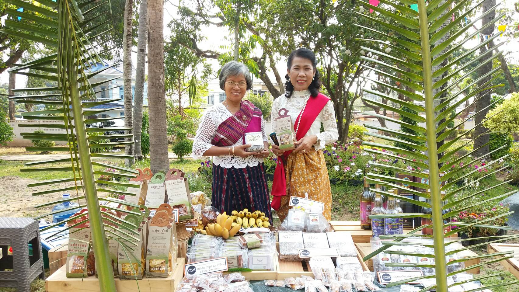 นางชะตา ธุลีจันทร์ พัฒนาการจังหวัดหนองคาย ร่วมถ่ายทำวีดิทัศน์ประชาสัมพันธ์งานสงกรานต์ย้อนยุค เพื่อส่งเสริมการท่องเที่ยวและประเพณีอันดีงาม