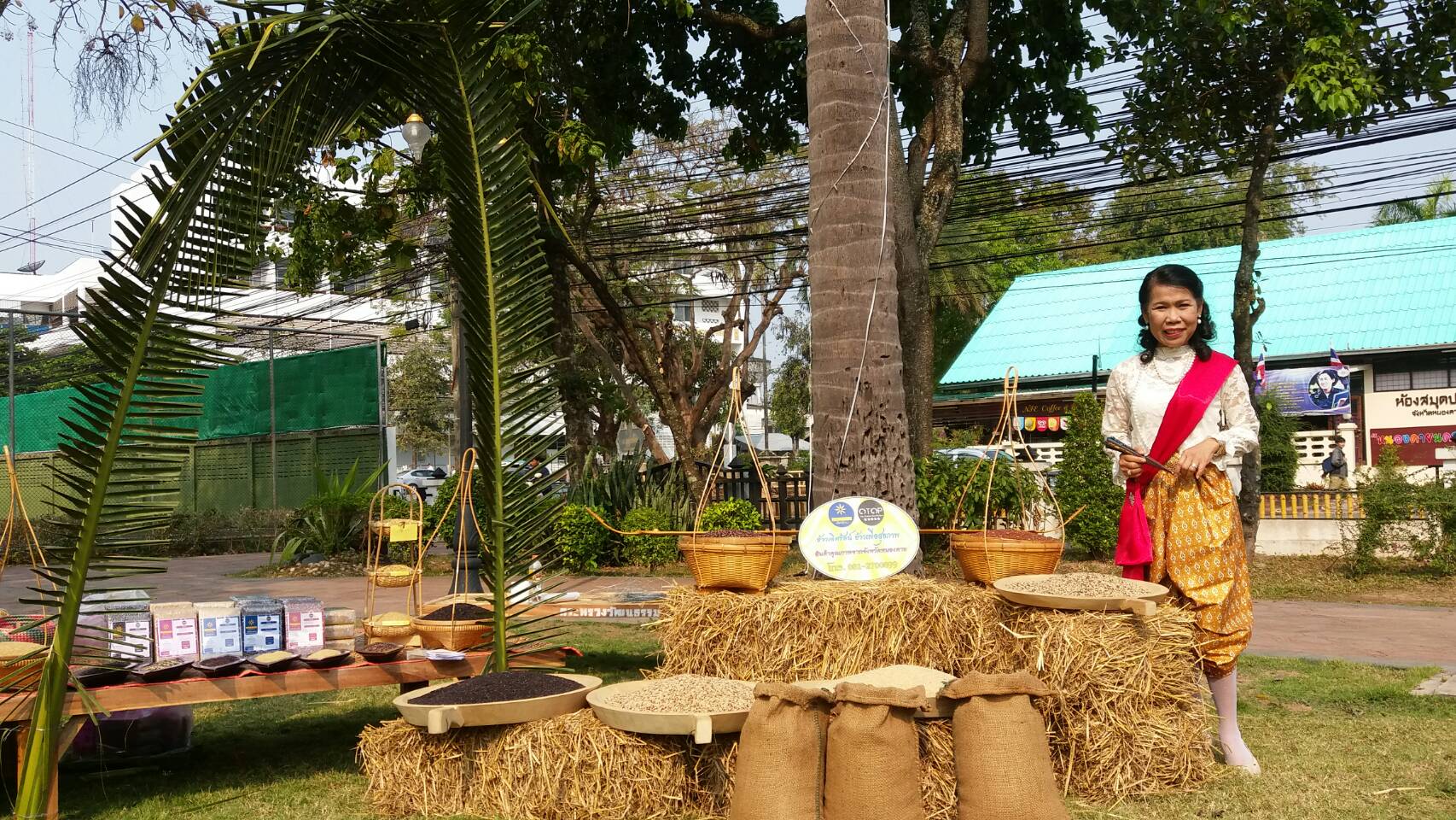 นางชะตา ธุลีจันทร์ พัฒนาการจังหวัดหนองคาย ร่วมถ่ายทำวีดิทัศน์ประชาสัมพันธ์งานสงกรานต์ย้อนยุค เพื่อส่งเสริมการท่องเที่ยวและประเพณีอันดีงาม