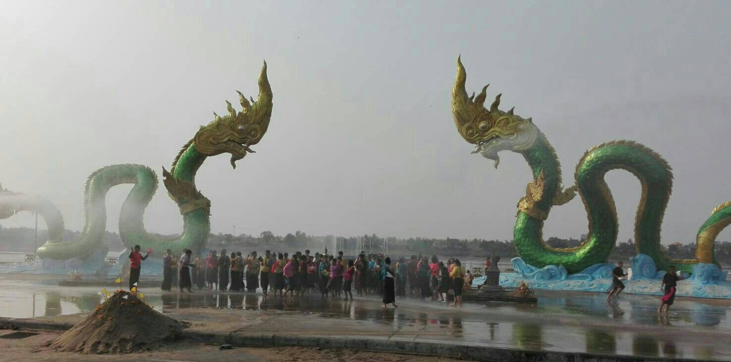 นางชะตา ธุลีจันทร์ พัฒนาการจังหวัดหนองคาย ร่วมถ่ายทำวีดิทัศน์ประชาสัมพันธ์งานสงกรานต์ย้อนยุค เพื่อส่งเสริมการท่องเที่ยวและประเพณีอันดีงาม