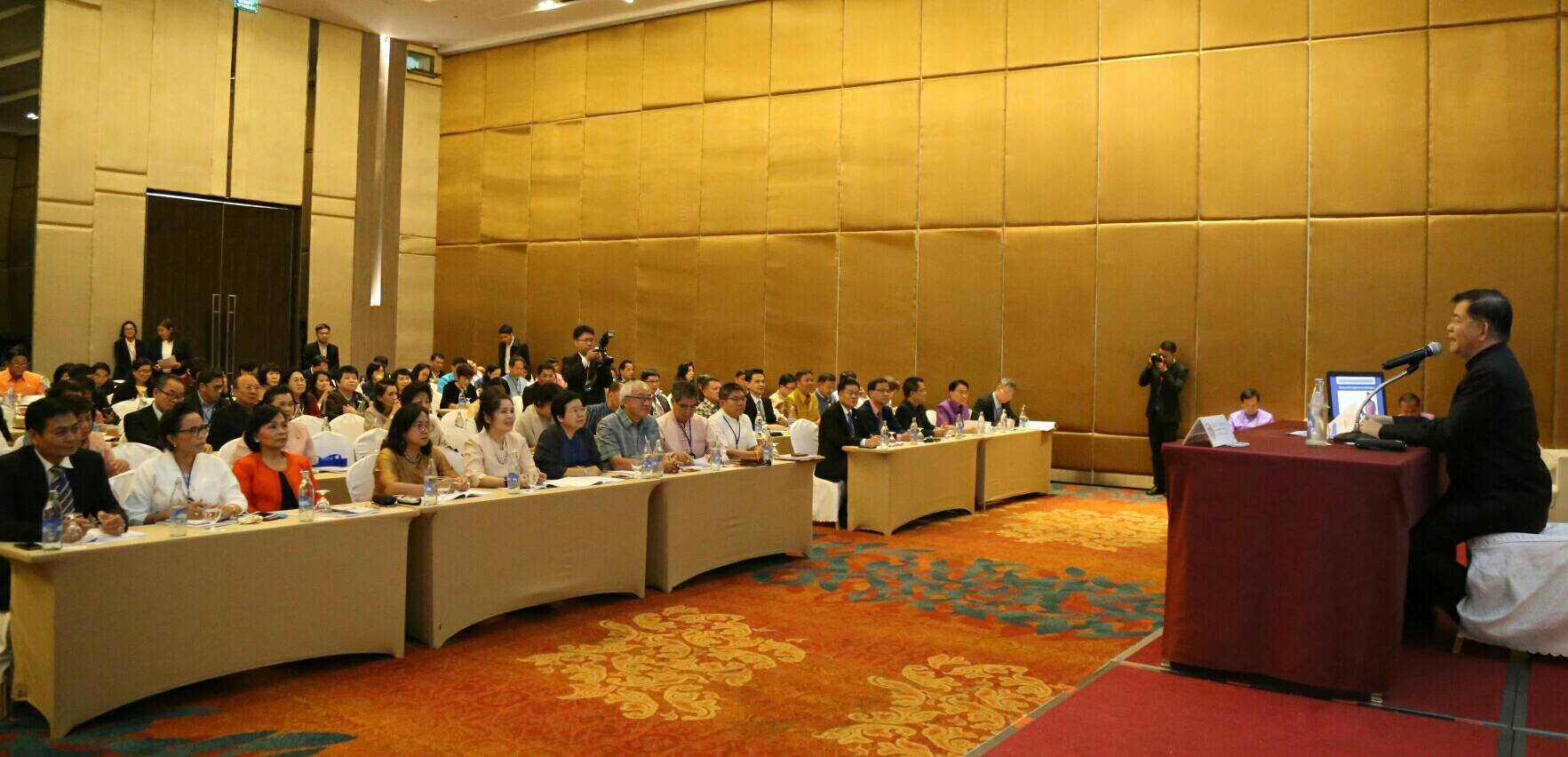 างชะตา ธุลีจันทร์ พัฒนาการจังหวัดหนองคาย ร่วมโครงการฝึกอบรมหลักสูตรเสริมสมรรถนะผู้บริหารระดับสูง ประจำปีงบประมาณ พ.ศ.2561