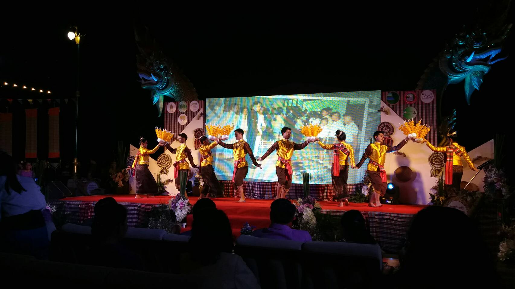 รมต.วัฒนธรรม เปิดตลาดประชารัฐ ณ หนองคาย ในการนี้ พจ.หนองคายร่วมเป็นเกียรติด้วย