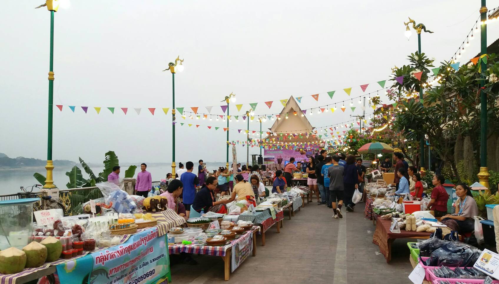 รมต.วัฒนธรรม เปิดตลาดประชารัฐ ณ หนองคาย ในการนี้ พจ.หนองคายร่วมเป็นเกียรติด้วย