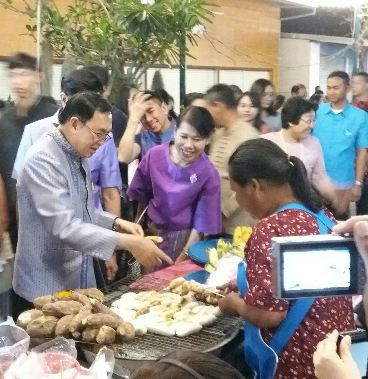 รมต.วัฒนธรรม เปิดตลาดประชารัฐ ณ หนองคาย ในการนี้ พจ.หนองคายร่วมเป็นเกียรติด้วย