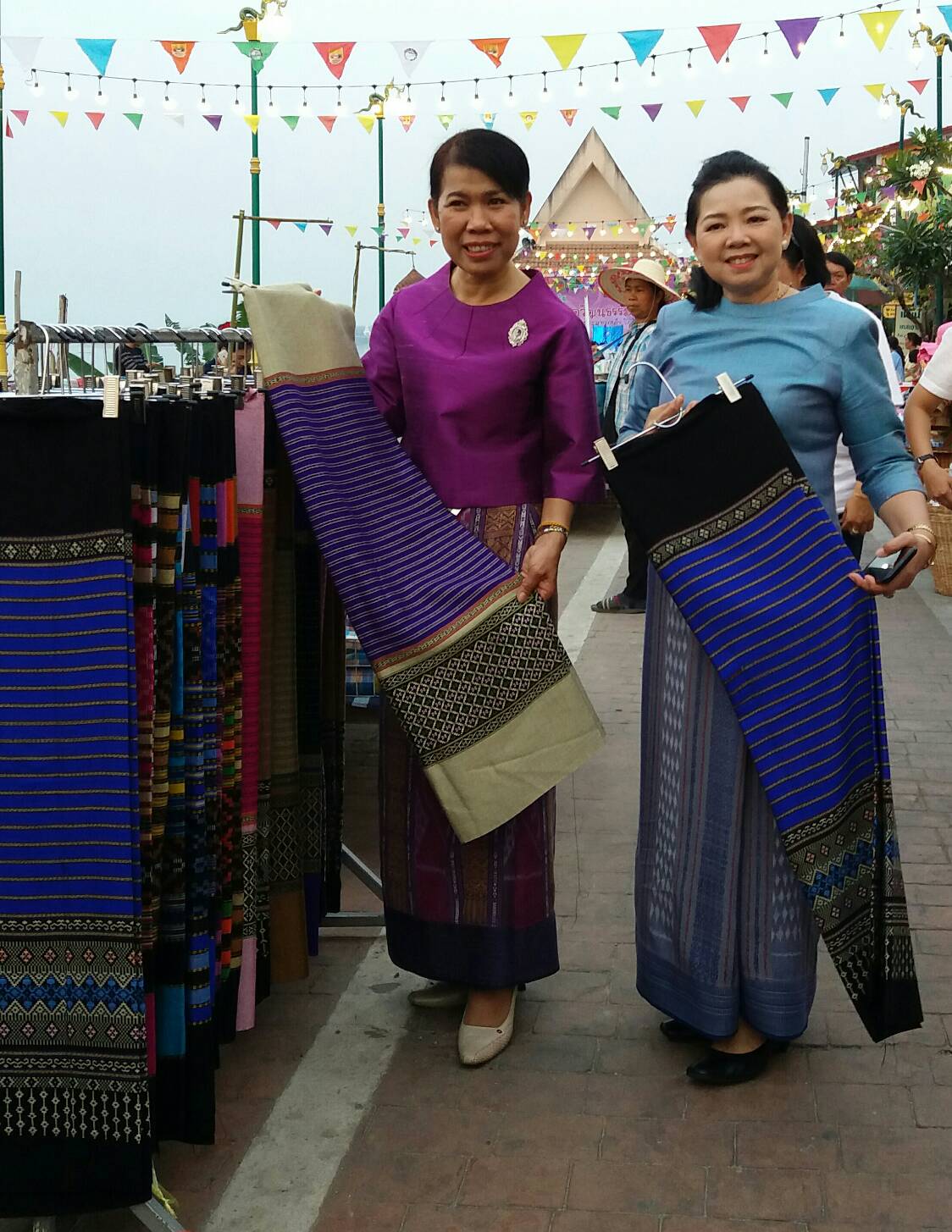 รมต.วัฒนธรรม เปิดตลาดประชารัฐ ณ หนองคาย ในการนี้ พจ.หนองคายร่วมเป็นเกียรติด้วย