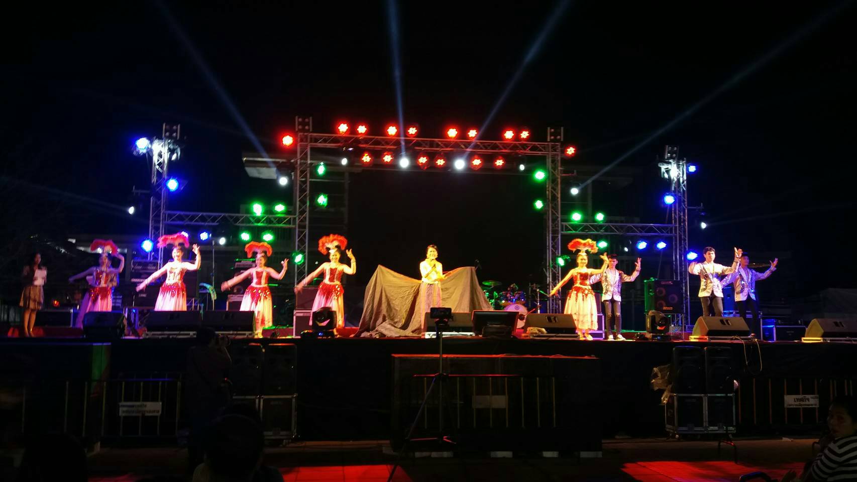 ?นางชะตา ธุลีจันทร์ พัฒนาการจังหวัดหนองคาย เป็นตัวแทนกระทรวงมหาดไทย เข้าประกวดร้องเพลงในงาน “ฉลองอนุสาวรีย์ปราบฮ่อ ใต้ร่มพระบารมี 191 ปี เมืองหนองคาย และงานกาชาด พ.ศ.2561” กลุ่มตัวแทนกระทรวง