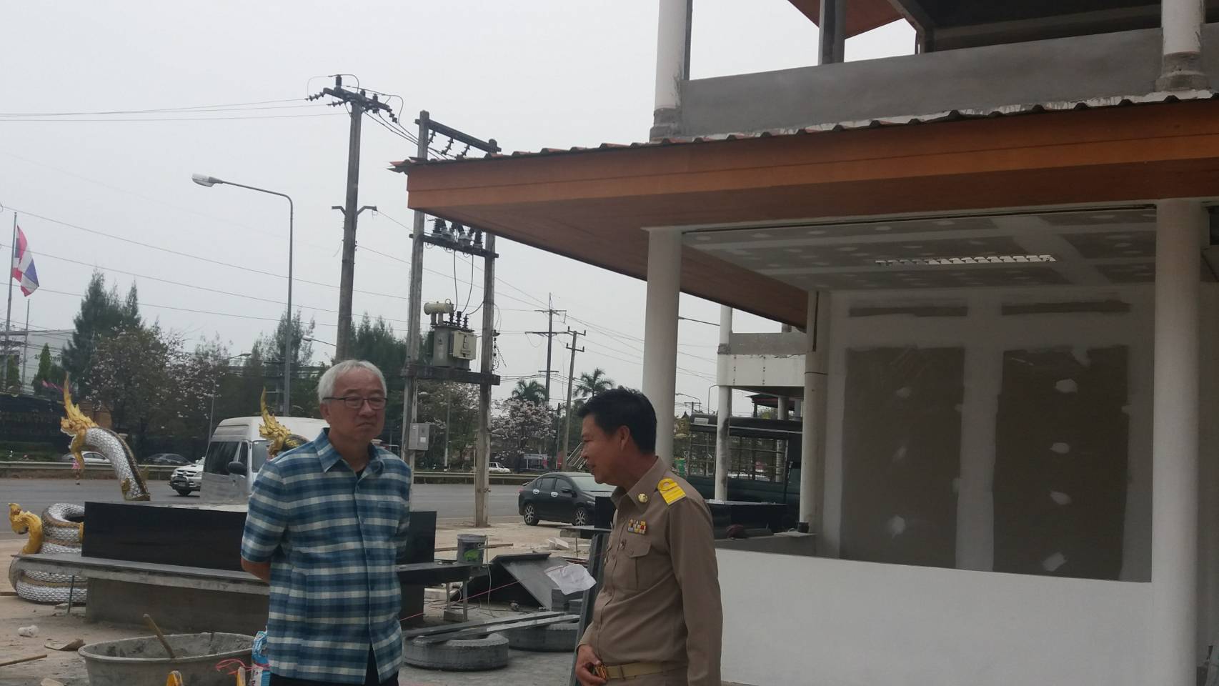 ?นายสินชัย ถนอมสิน หัวหน้าผู้ตรวจราชการกรมการพัฒนาชุมชน ติดตามโครงการพัฒนาศูนย์นวัตกรรมและกระจายสินค้า OTOP จังหวัดหนองคาย