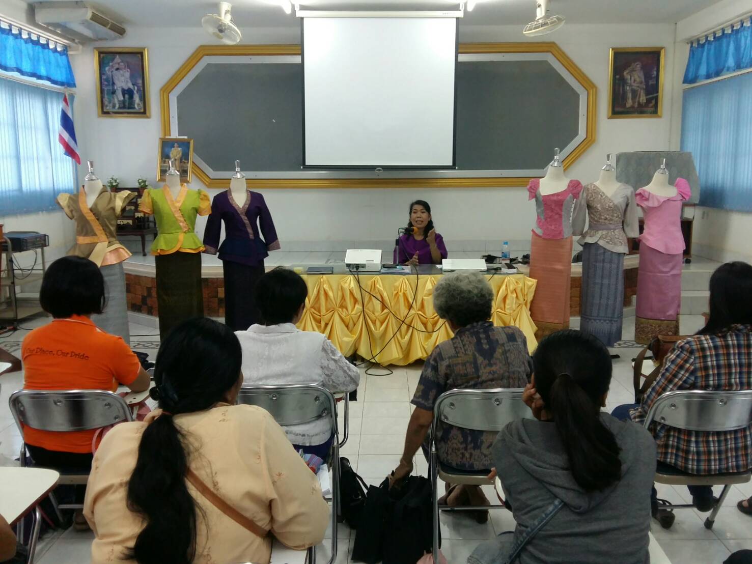 จังหวัดหนองคาย ดำเนินโครงการยกระดับผ้าทอ อีสานสู่สากลเพื่อสนับสนุนการพัฒนาผลิตภัณฑ์ผ้าทอ ระดับจังหวัด