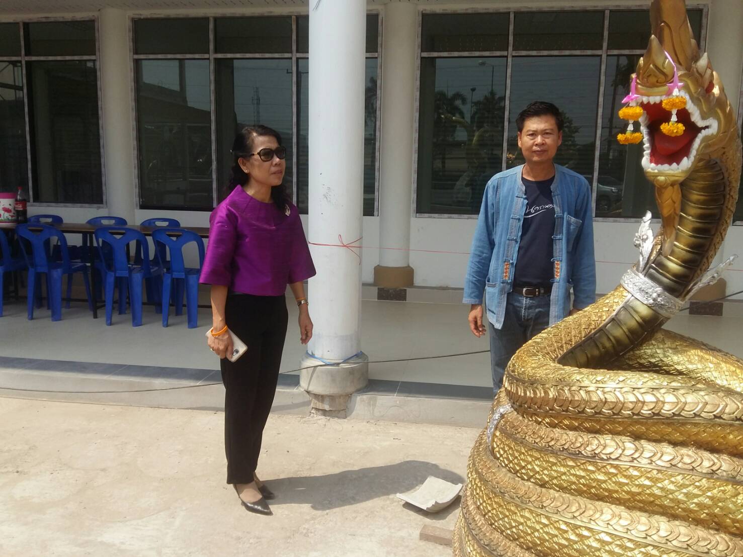 นางชะตา ธุลีจันทร์ พัฒนาการจังหวัดหนองคาย พร้อมด้วย นายไพโรจน์ โสภาพร หัวหน้ากลุ่มงานส่งเสริมการพัฒนาชุมชน ตรวจติดตามความก้าวหน้าการดำเนินงานพัฒนาปรับปรุงศูนย์นวัตกรรมและกระจายสินค้า OTOP ลุ่มน้ำโขง อำเภอเมืองหนองคาย จังหวัดหนองคาย