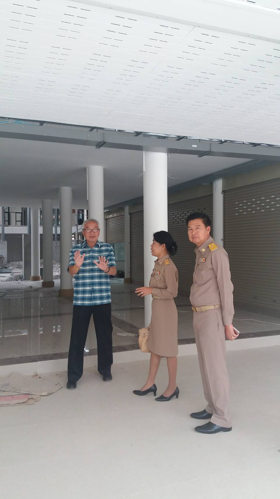 ?นายสินชัย ถนอมสิน หัวหน้าผู้ตรวจราชการกรมการพัฒนาชุมชน ติดตามโครงการพัฒนาศูนย์นวัตกรรมและกระจายสินค้า OTOP จังหวัดหนองคาย