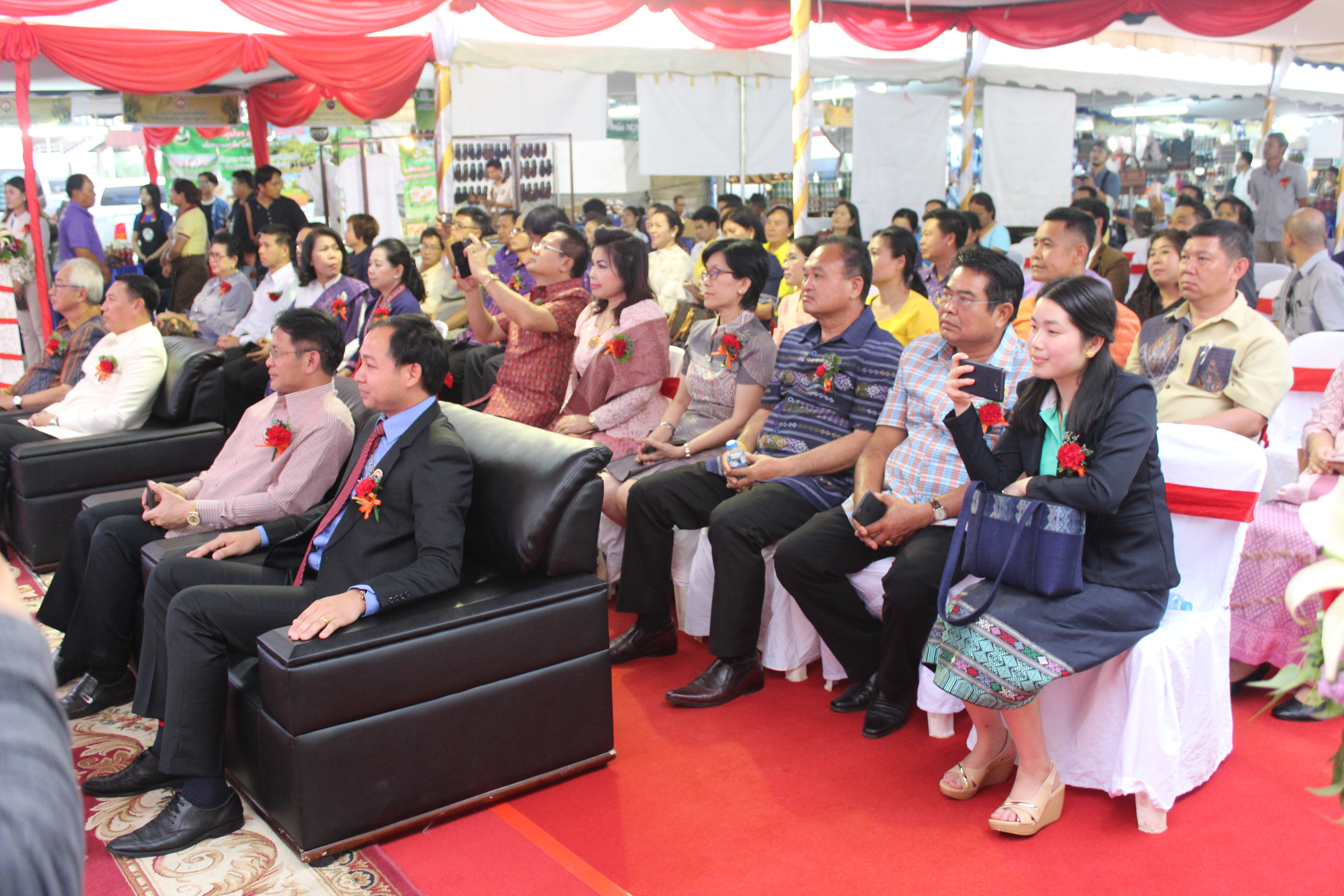 สพจ.หนองคาย จัดงานแสดงสินค้าไทย-ลาว สานสัมพันธ์สองแผ่นดิน  ศูนย์แสดงสินค้าลาวไอเทค นครหลวงเวียงจันทร์ สาธารณรัฐประชาธิปไตยประชาชนลาว 