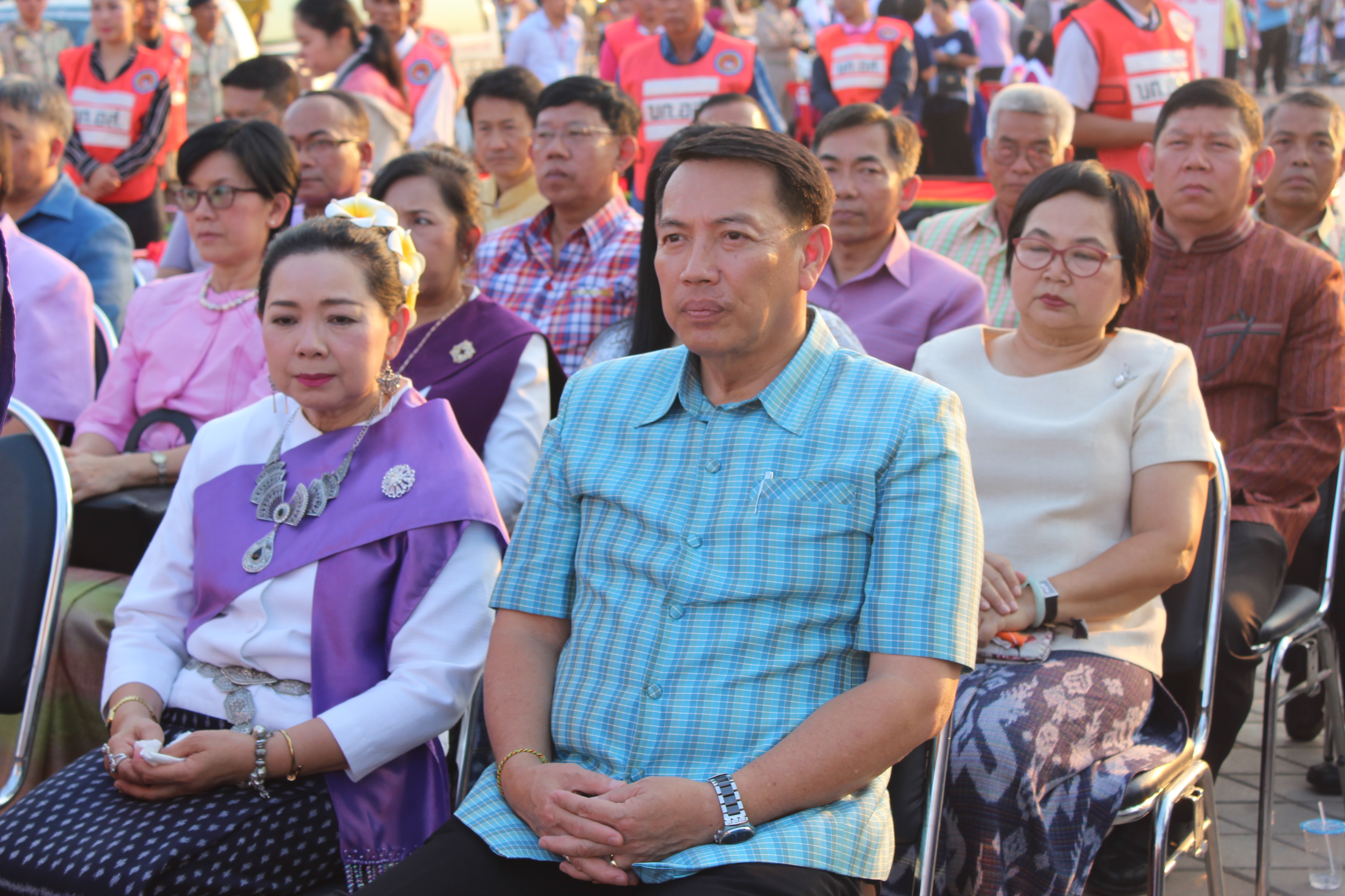 พจ.หนองคาย ร่วมพิธีเปิดงาน และการรำบวงสรวง/การบายศรีเมือง ในงาน”ฉลองอนุสาวรีย์ปราบฮ่อใต้ร่มพระบารมี 191 ปี เมืองหนองคาย และงานกาดชาด พ.ศ.2561″