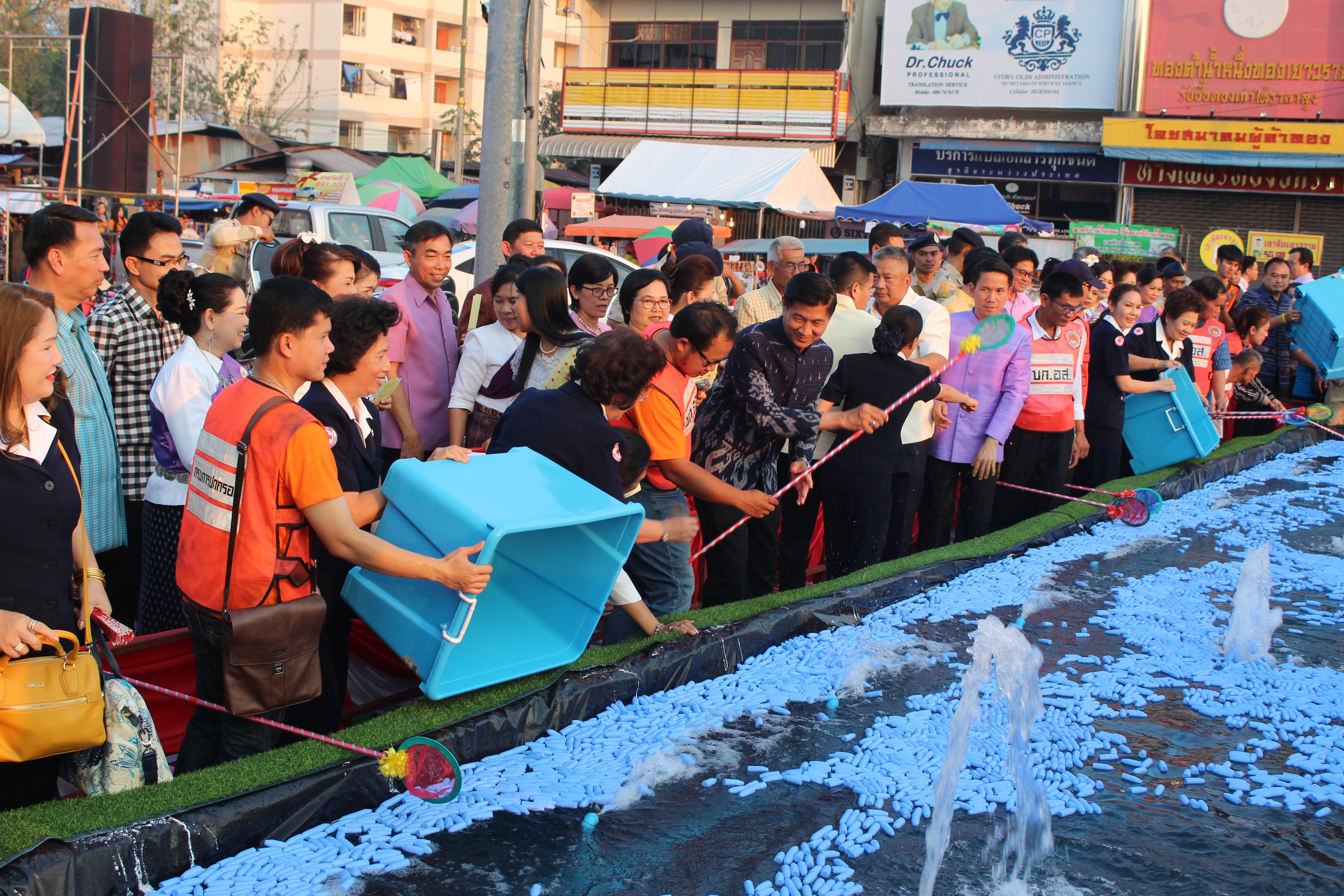 พจ.หนองคาย ร่วมพิธีเปิดงาน และการรำบวงสรวง/การบายศรีเมือง ในงาน”ฉลองอนุสาวรีย์ปราบฮ่อใต้ร่มพระบารมี 191 ปี เมืองหนองคาย และงานกาดชาด พ.ศ.2561″