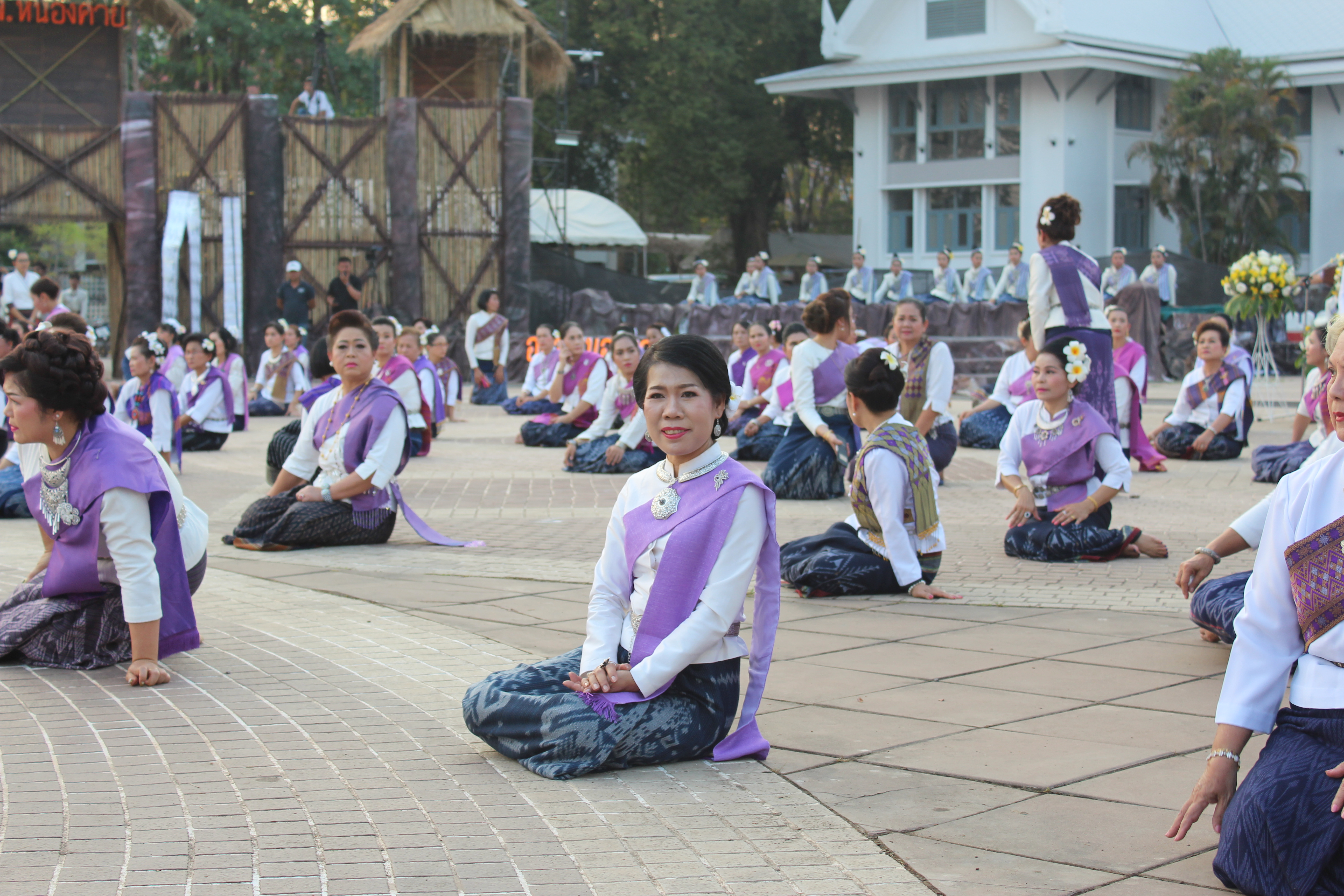 พจ.หนองคาย ร่วมพิธีเปิดงาน และการรำบวงสรวง/การบายศรีเมือง ในงาน”ฉลองอนุสาวรีย์ปราบฮ่อใต้ร่มพระบารมี 191 ปี เมืองหนองคาย และงานกาดชาด พ.ศ.2561″