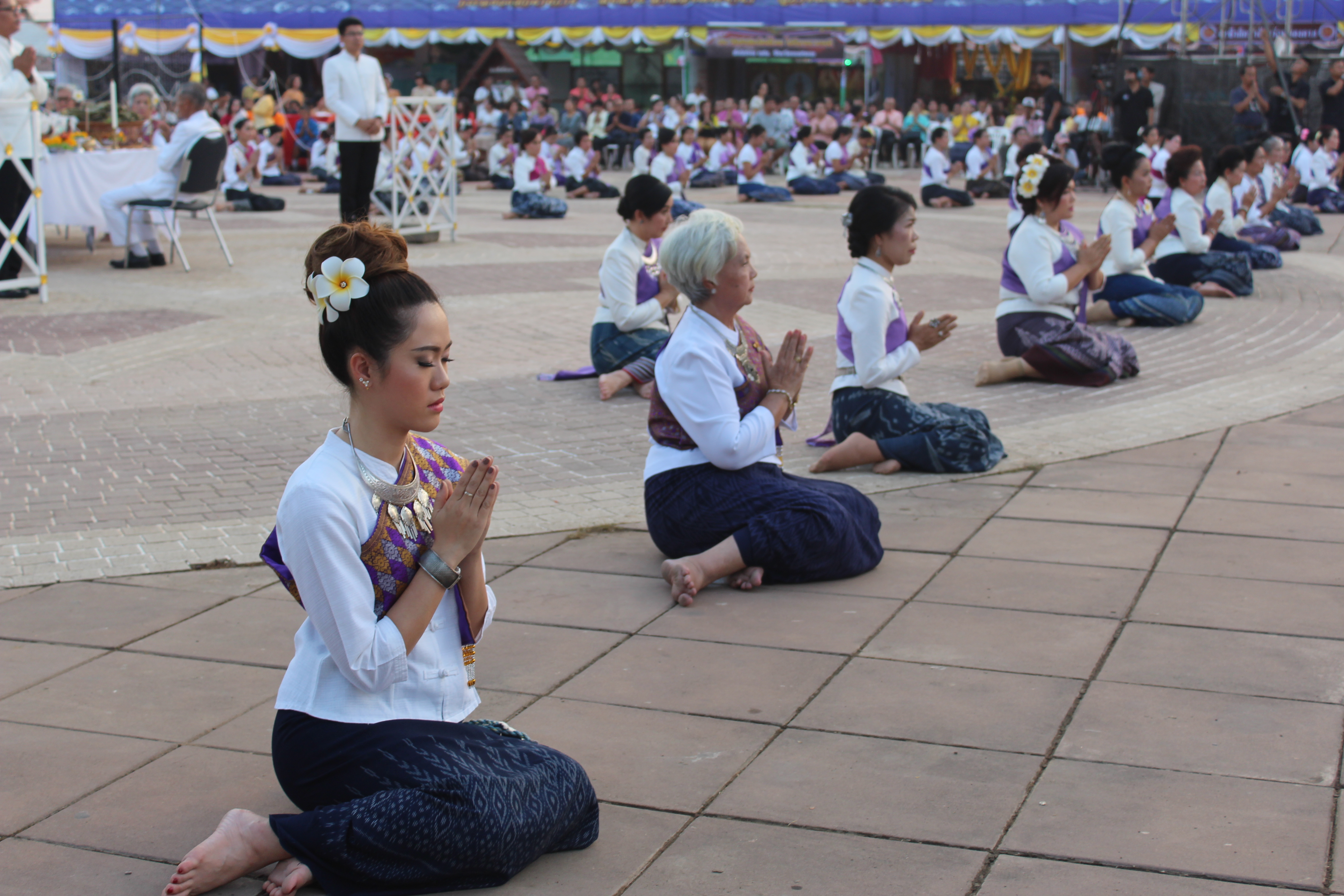 พจ.หนองคาย ร่วมพิธีเปิดงาน และการรำบวงสรวง/การบายศรีเมือง ในงาน”ฉลองอนุสาวรีย์ปราบฮ่อใต้ร่มพระบารมี 191 ปี เมืองหนองคาย และงานกาดชาด พ.ศ.2561″