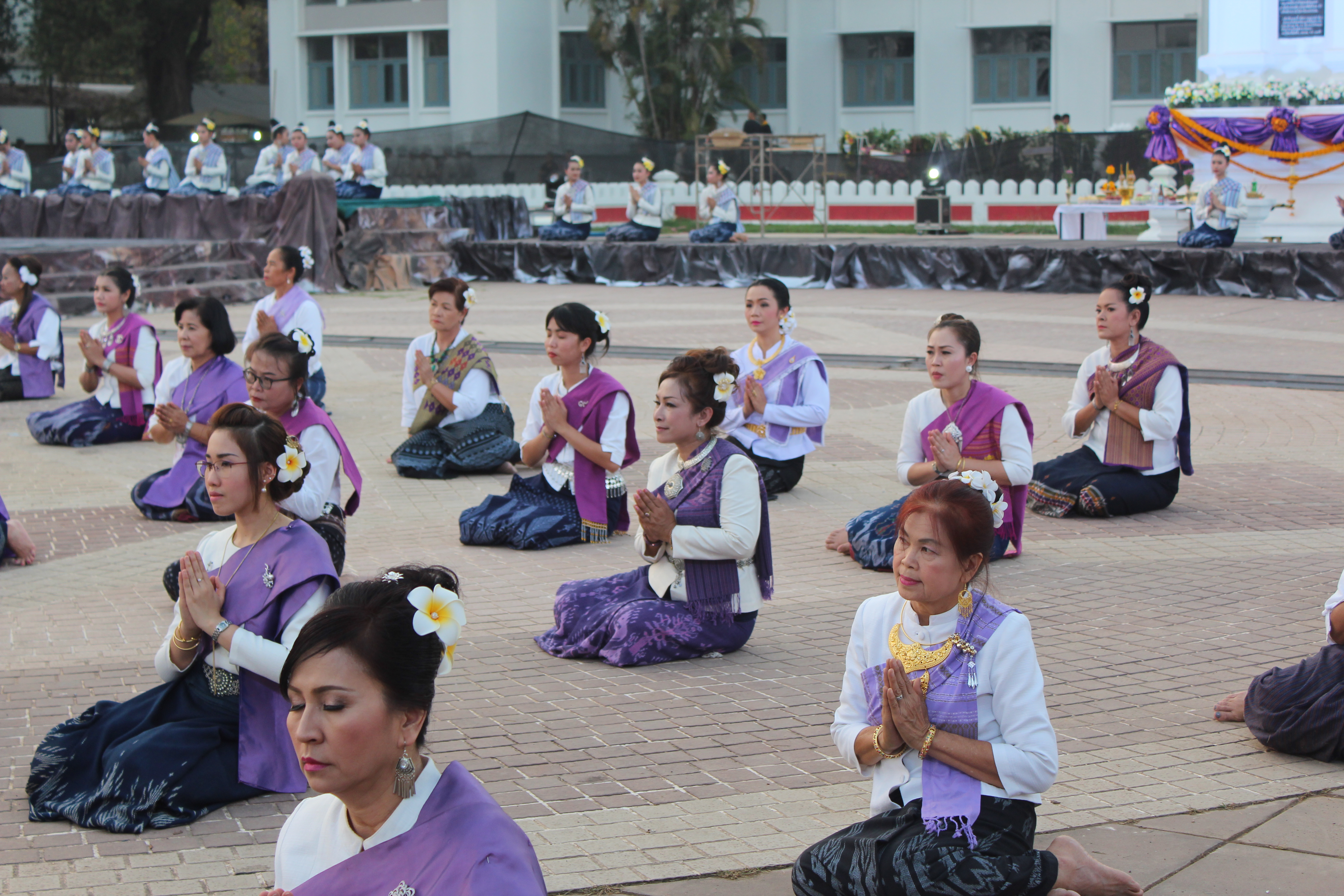 พจ.หนองคาย ร่วมพิธีเปิดงาน และการรำบวงสรวง/การบายศรีเมือง ในงาน”ฉลองอนุสาวรีย์ปราบฮ่อใต้ร่มพระบารมี 191 ปี เมืองหนองคาย และงานกาดชาด พ.ศ.2561″