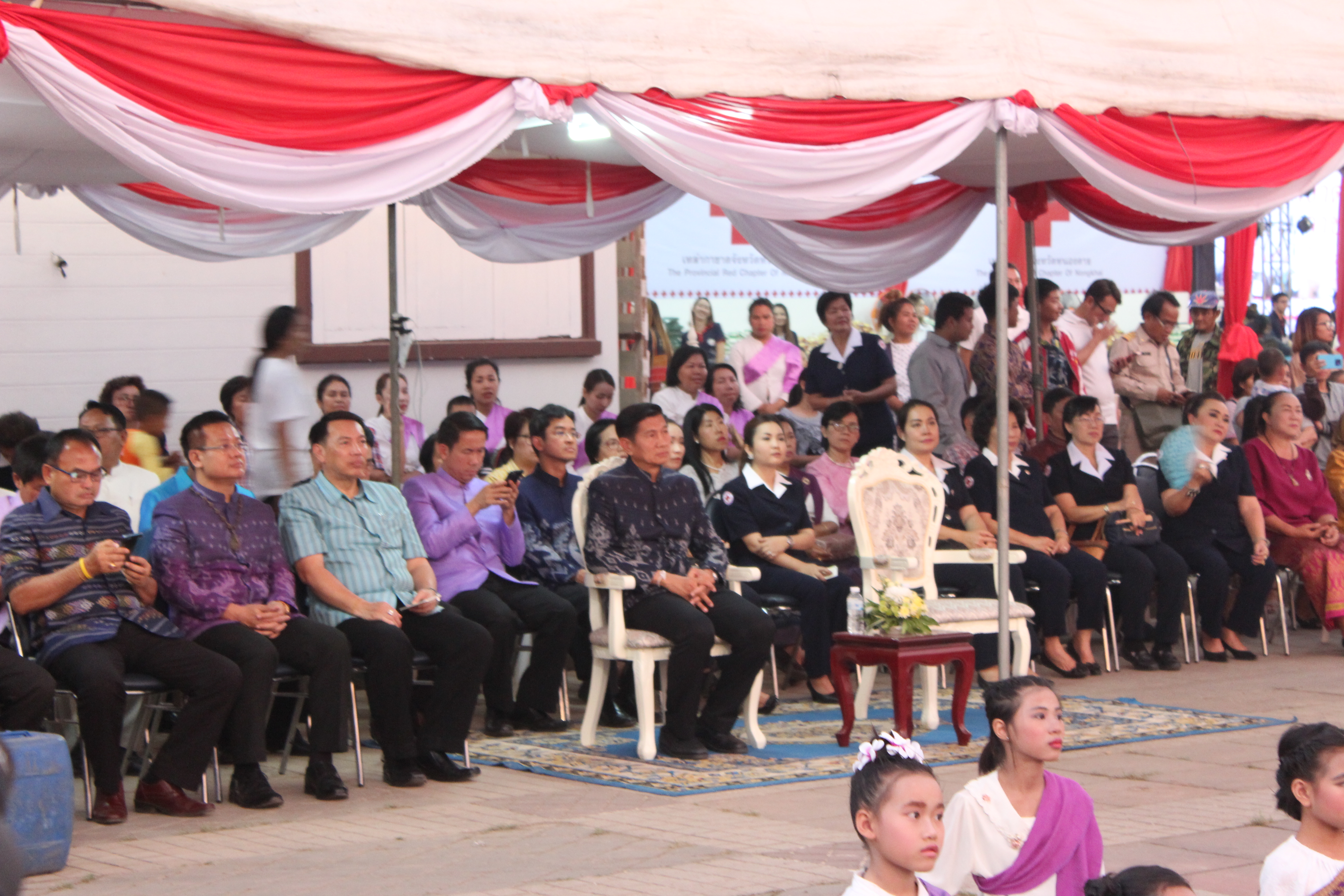 พจ.หนองคาย ร่วมพิธีเปิดงาน และการรำบวงสรวง/การบายศรีเมือง ในงาน”ฉลองอนุสาวรีย์ปราบฮ่อใต้ร่มพระบารมี 191 ปี เมืองหนองคาย และงานกาดชาด พ.ศ.2561″