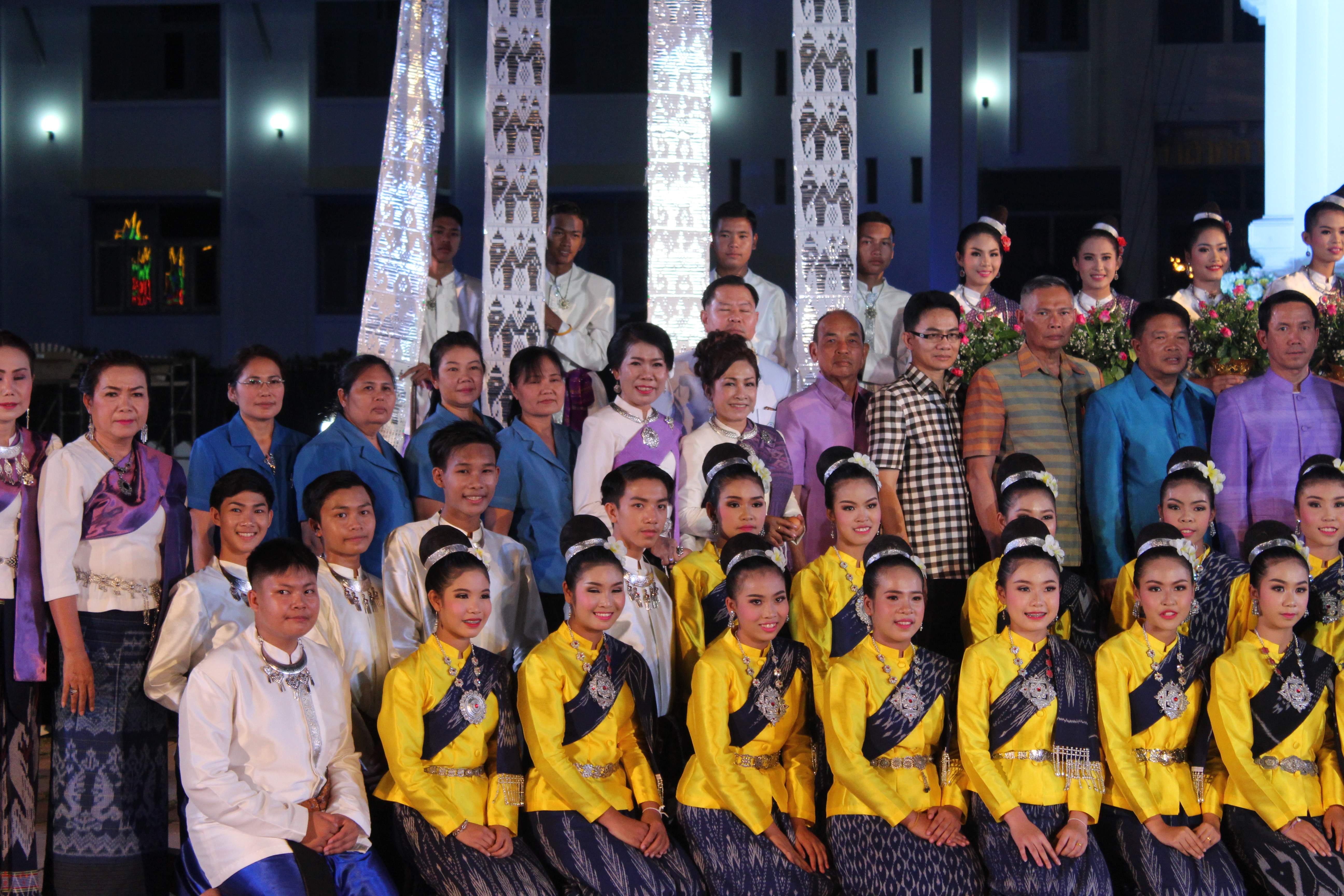 พจ.หนองคาย ร่วมพิธีเปิดงาน และการรำบวงสรวง/การบายศรีเมือง ในงาน”ฉลองอนุสาวรีย์ปราบฮ่อใต้ร่มพระบารมี 191 ปี เมืองหนองคาย และงานกาดชาด พ.ศ.2561″