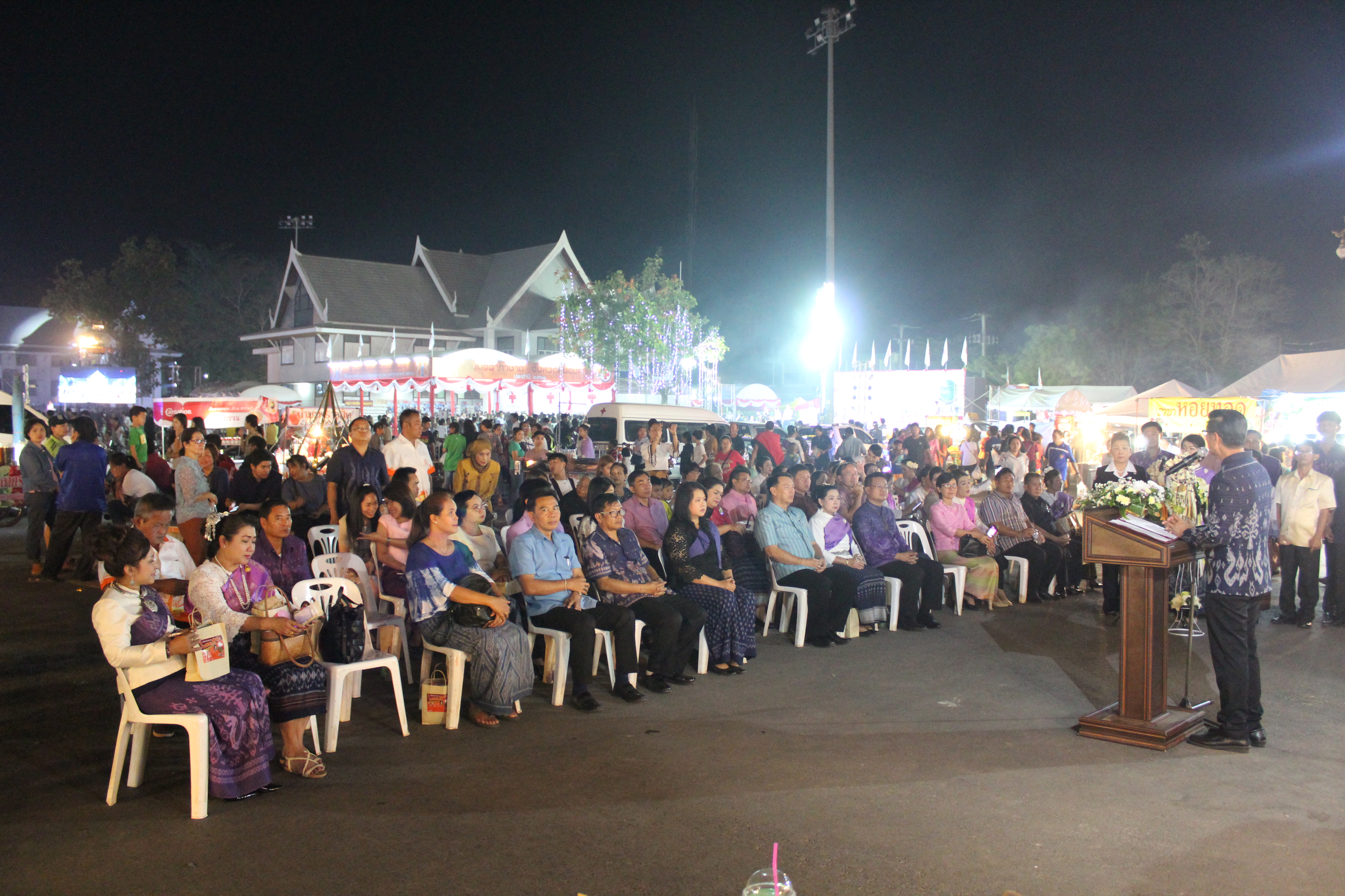 พช.หนองคาย จัดตลาดประชารัฐของดีจังหวัดหนองคาย และสินค้า OTOP จังหวัดหนองคาย งาน”ฉลองอนุสาวรีย์ปราบฮ่อใต้ร่มพระบารมี 191 ปี เมืองหนองคาย และงานกาดชาด พ.ศ.2561″