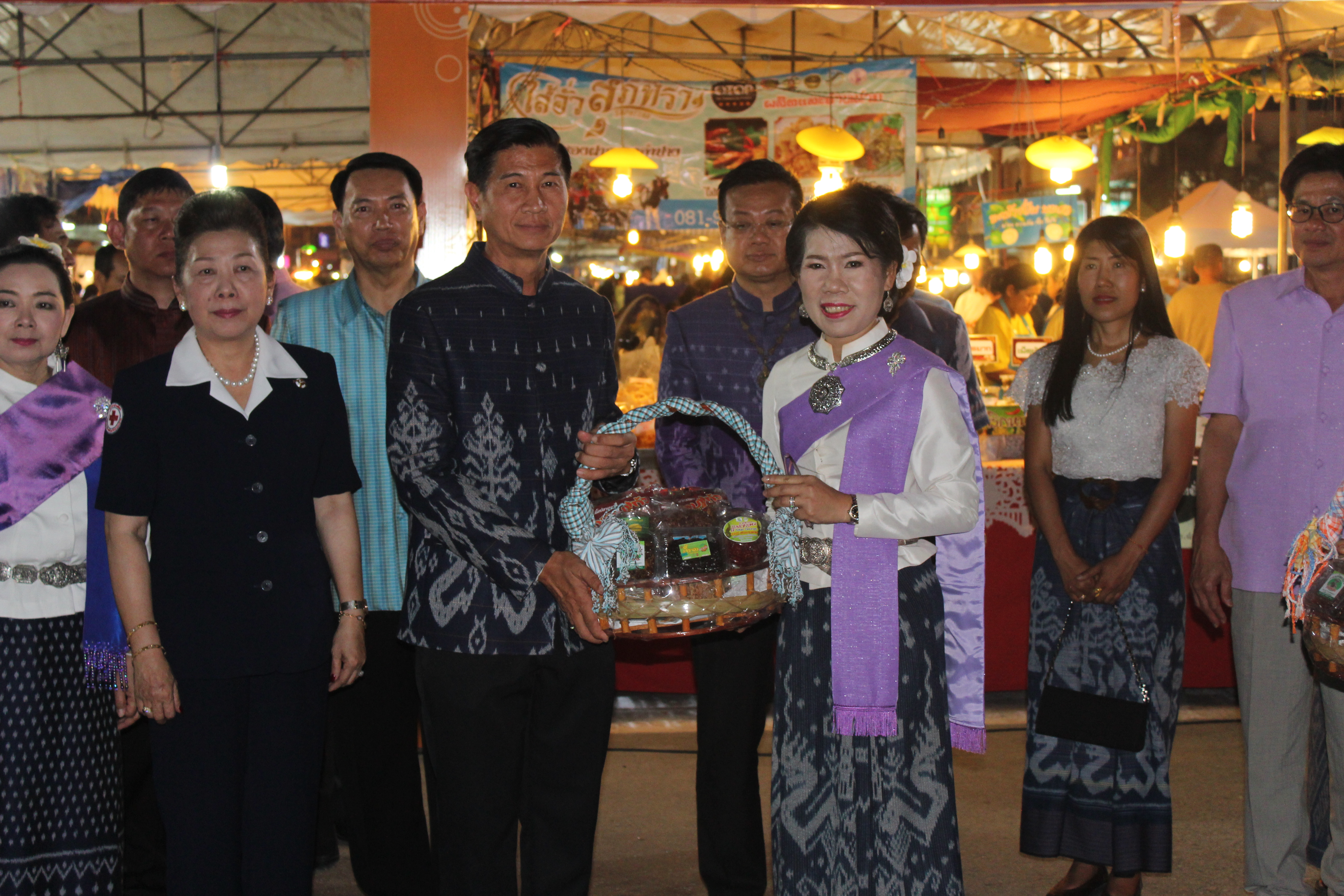 พช.หนองคาย จัดตลาดประชารัฐของดีจังหวัดหนองคาย และสินค้า OTOP จังหวัดหนองคาย งาน”ฉลองอนุสาวรีย์ปราบฮ่อใต้ร่มพระบารมี 191 ปี เมืองหนองคาย และงานกาดชาด พ.ศ.2561″