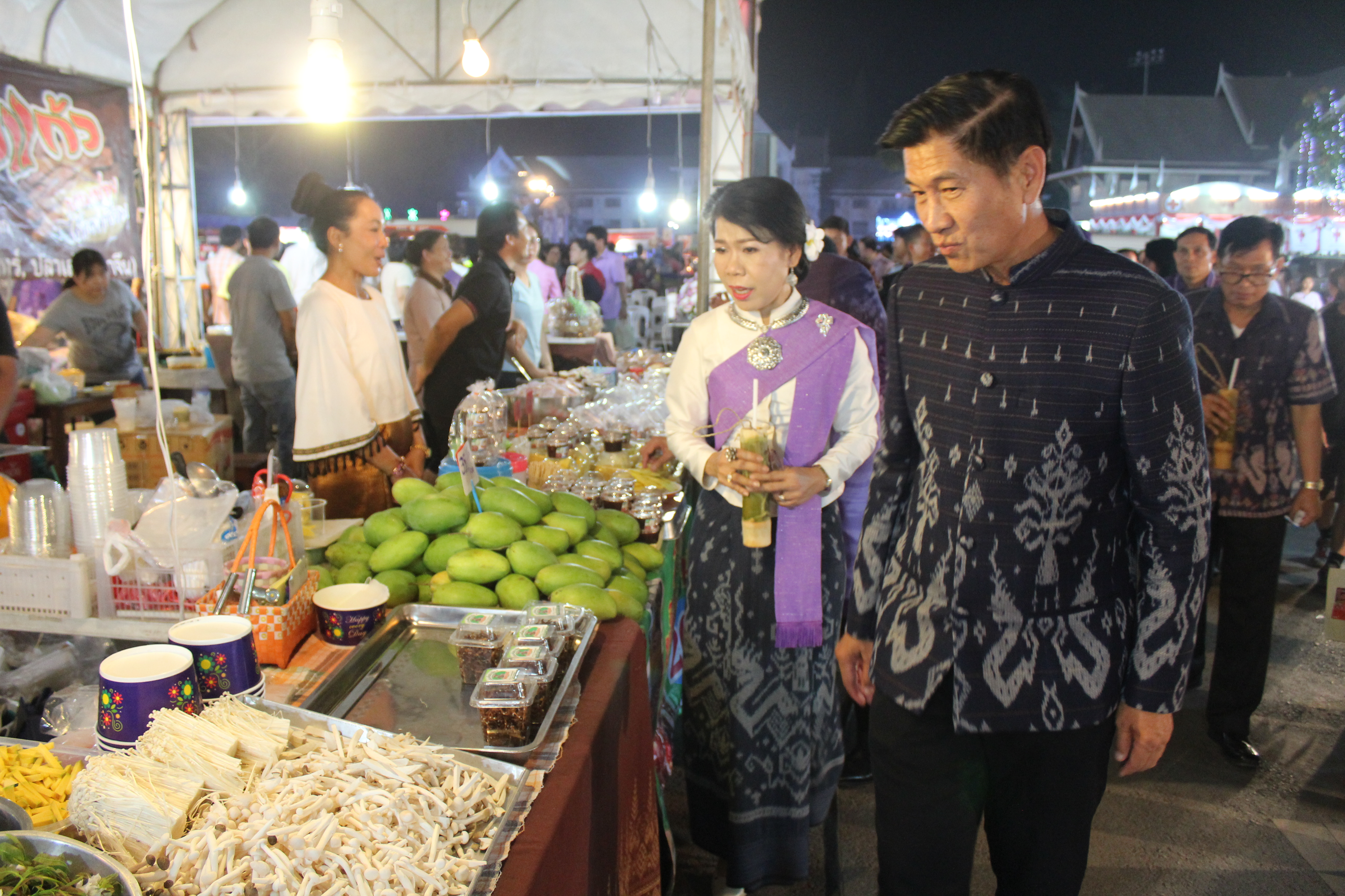 พช.หนองคาย จัดตลาดประชารัฐของดีจังหวัดหนองคาย และสินค้า OTOP จังหวัดหนองคาย งาน”ฉลองอนุสาวรีย์ปราบฮ่อใต้ร่มพระบารมี 191 ปี เมืองหนองคาย และงานกาดชาด พ.ศ.2561″