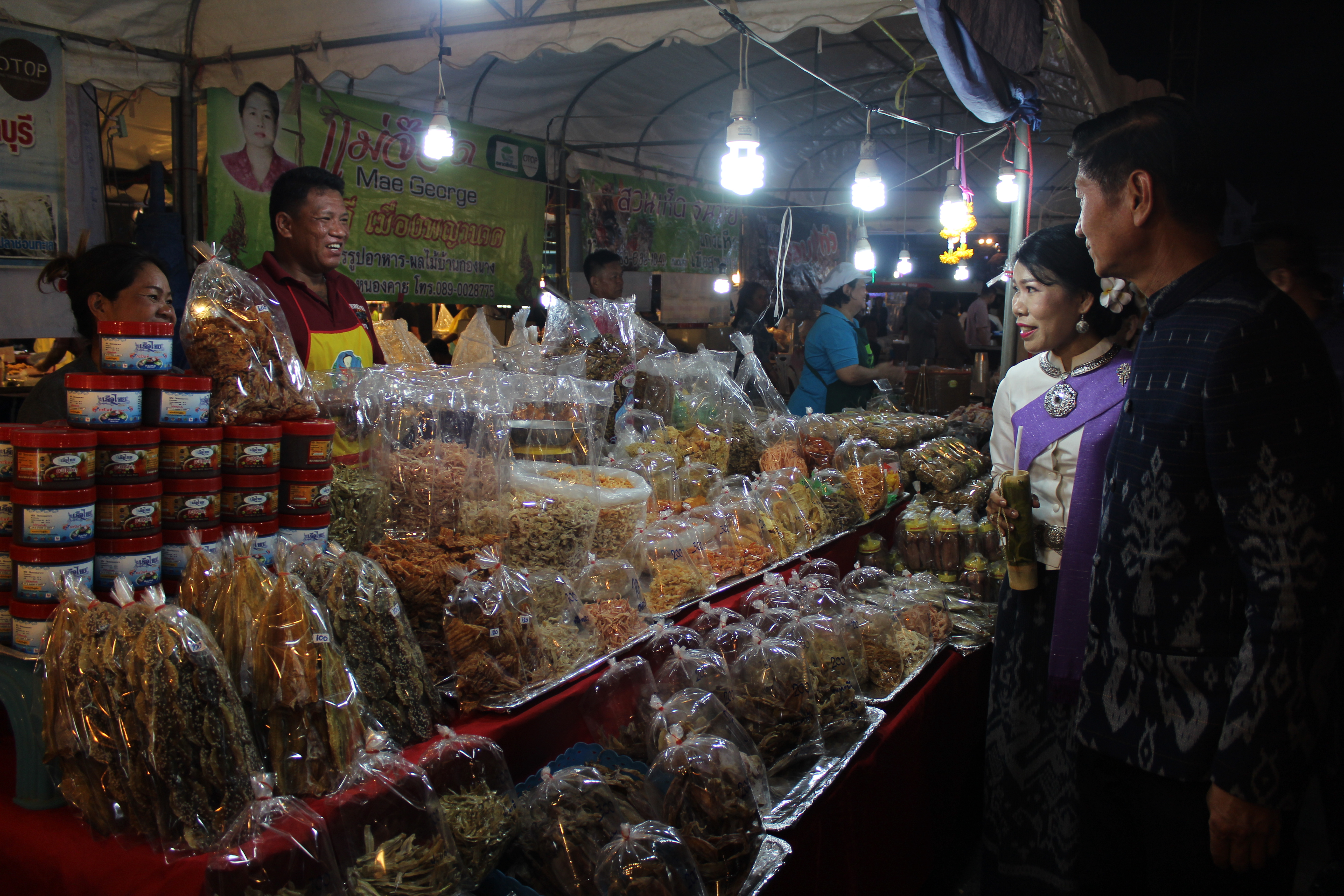 พช.หนองคาย จัดตลาดประชารัฐของดีจังหวัดหนองคาย และสินค้า OTOP จังหวัดหนองคาย งาน”ฉลองอนุสาวรีย์ปราบฮ่อใต้ร่มพระบารมี 191 ปี เมืองหนองคาย และงานกาดชาด พ.ศ.2561″