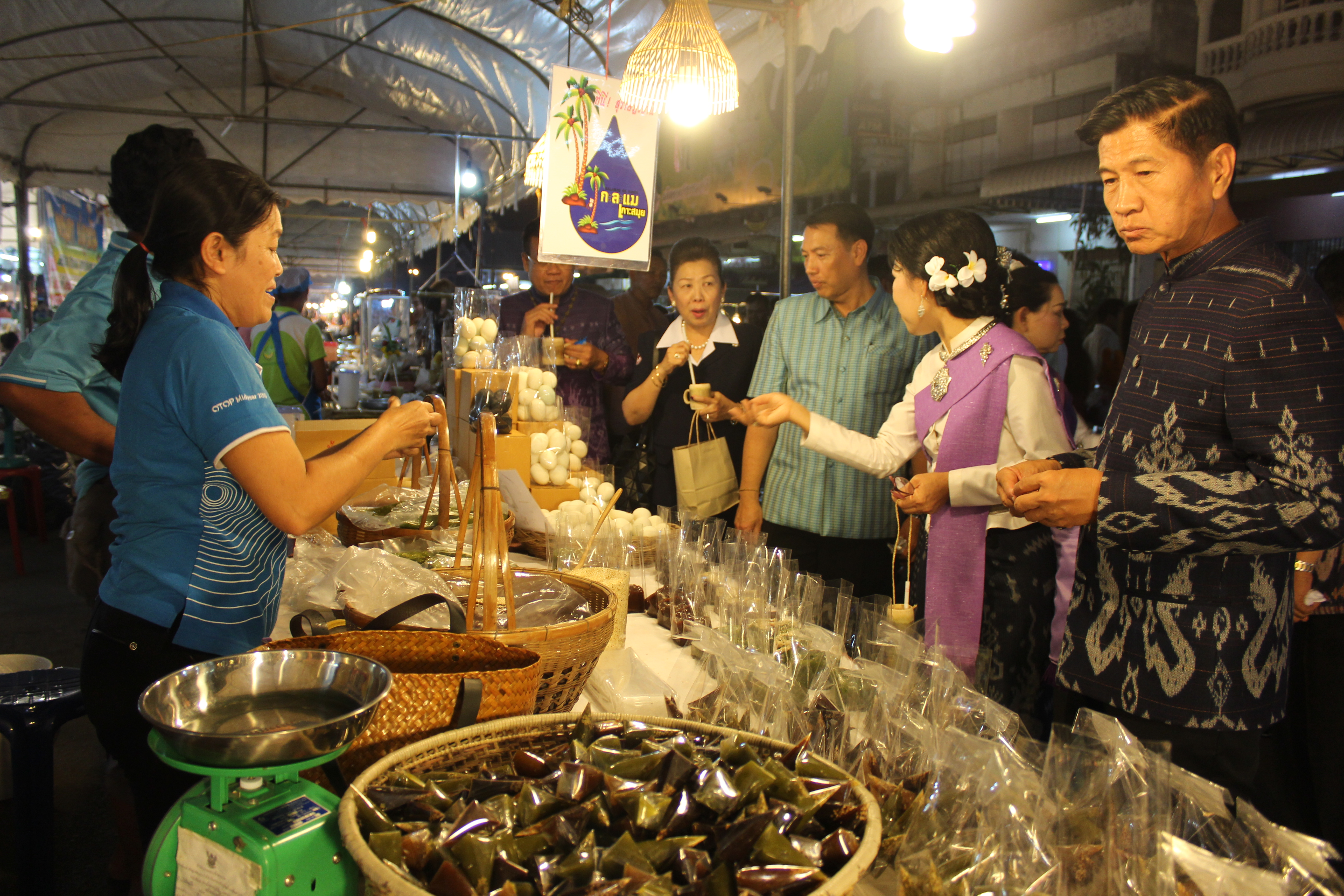 พช.หนองคาย จัดตลาดประชารัฐของดีจังหวัดหนองคาย และสินค้า OTOP จังหวัดหนองคาย งาน”ฉลองอนุสาวรีย์ปราบฮ่อใต้ร่มพระบารมี 191 ปี เมืองหนองคาย และงานกาดชาด พ.ศ.2561″