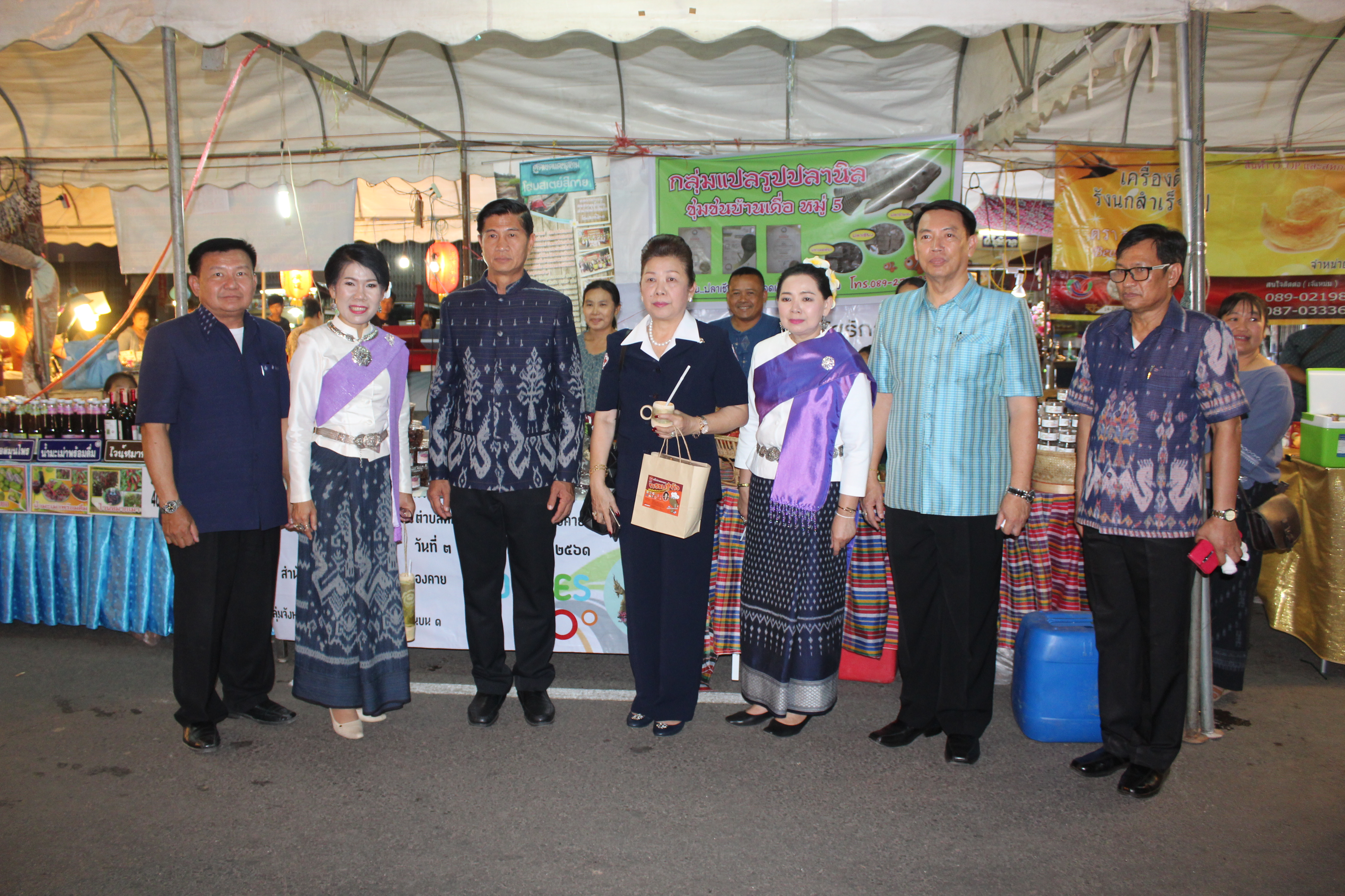 พช.หนองคาย จัดตลาดประชารัฐของดีจังหวัดหนองคาย และสินค้า OTOP จังหวัดหนองคาย งาน”ฉลองอนุสาวรีย์ปราบฮ่อใต้ร่มพระบารมี 191 ปี เมืองหนองคาย และงานกาดชาด พ.ศ.2561″