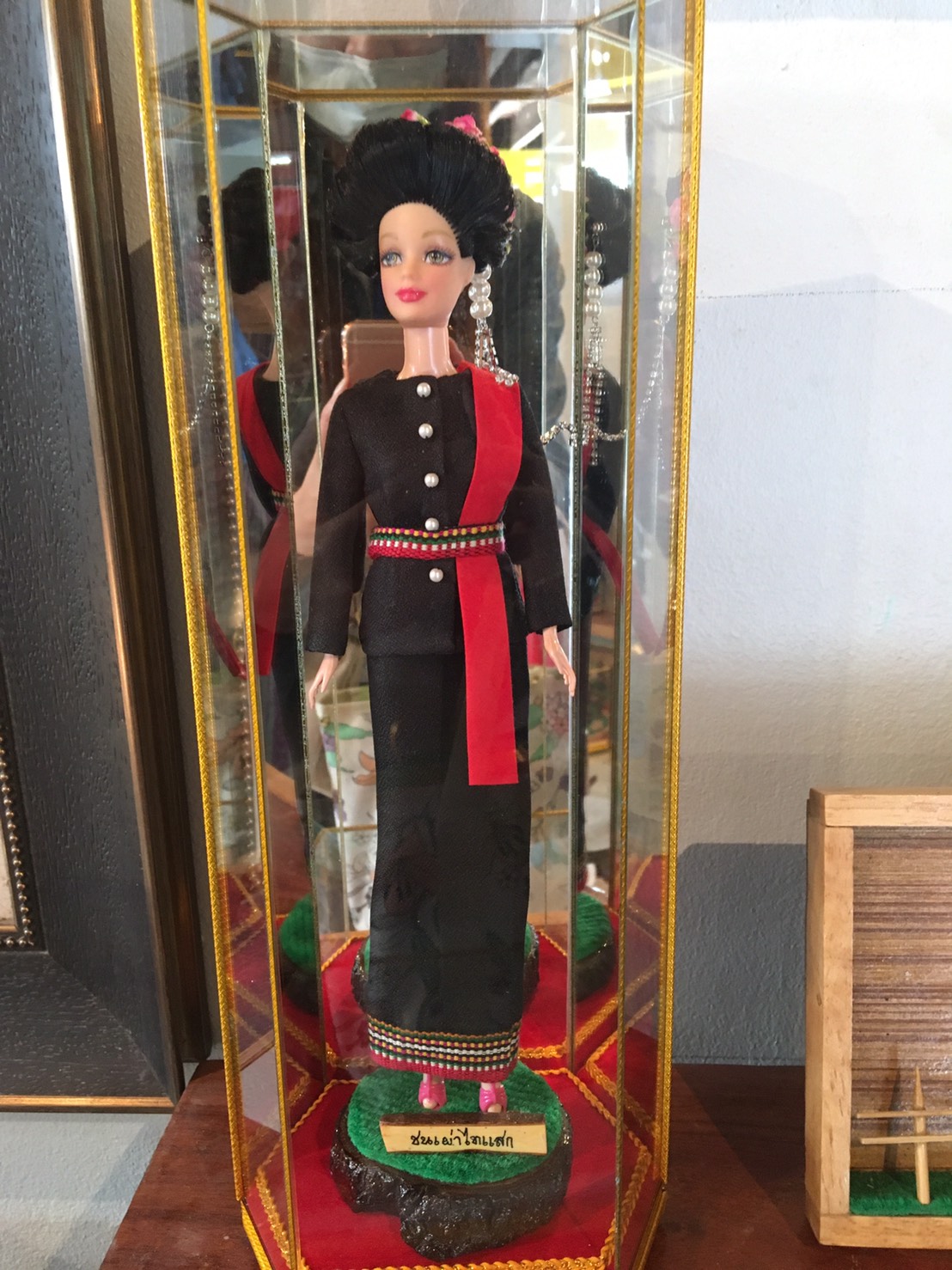 ผู้เข้ารับการฝึกอบรมตามโครงการส่งเสริมและยกระดับมาตรฐานการท่องเที่ยว กิจกรรม:พัฒนาหมู่บ้าน OTOP เพื่อการท่องเที่ยว ศึกษาดูงานชนเผ่าไทแสก บ้านอาจสามารถ ต.อาจสามารถ อ.เมือง จ.นครพนม