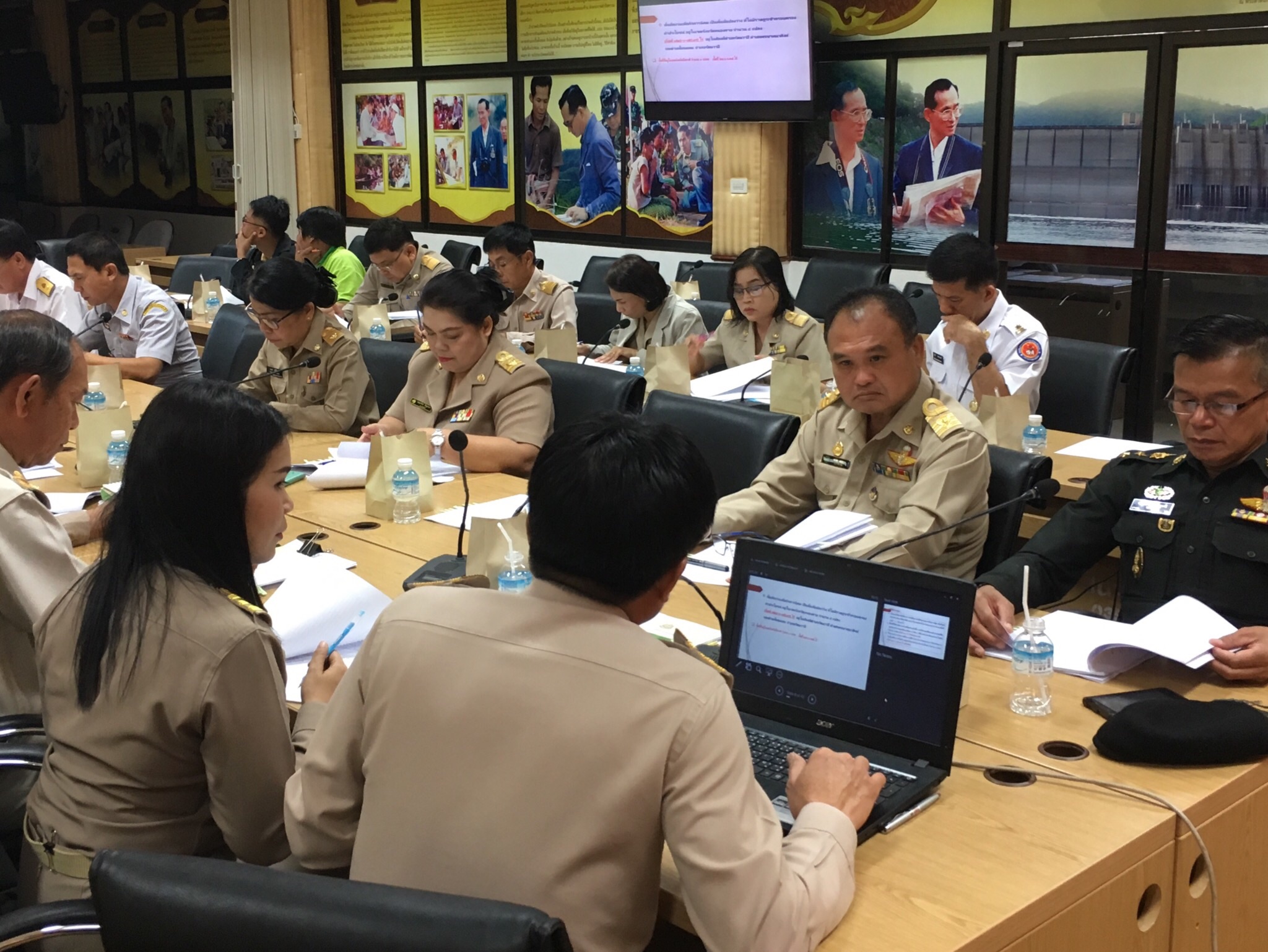 เวลา 10.00 น. พจ.หนองคาย ร่วมประชุมคณะทำงาน ภายใต้คณะอนุกรรมการนโยบายที่ดินจังหวัดหนองคาย ครั้งที่ 1/2561