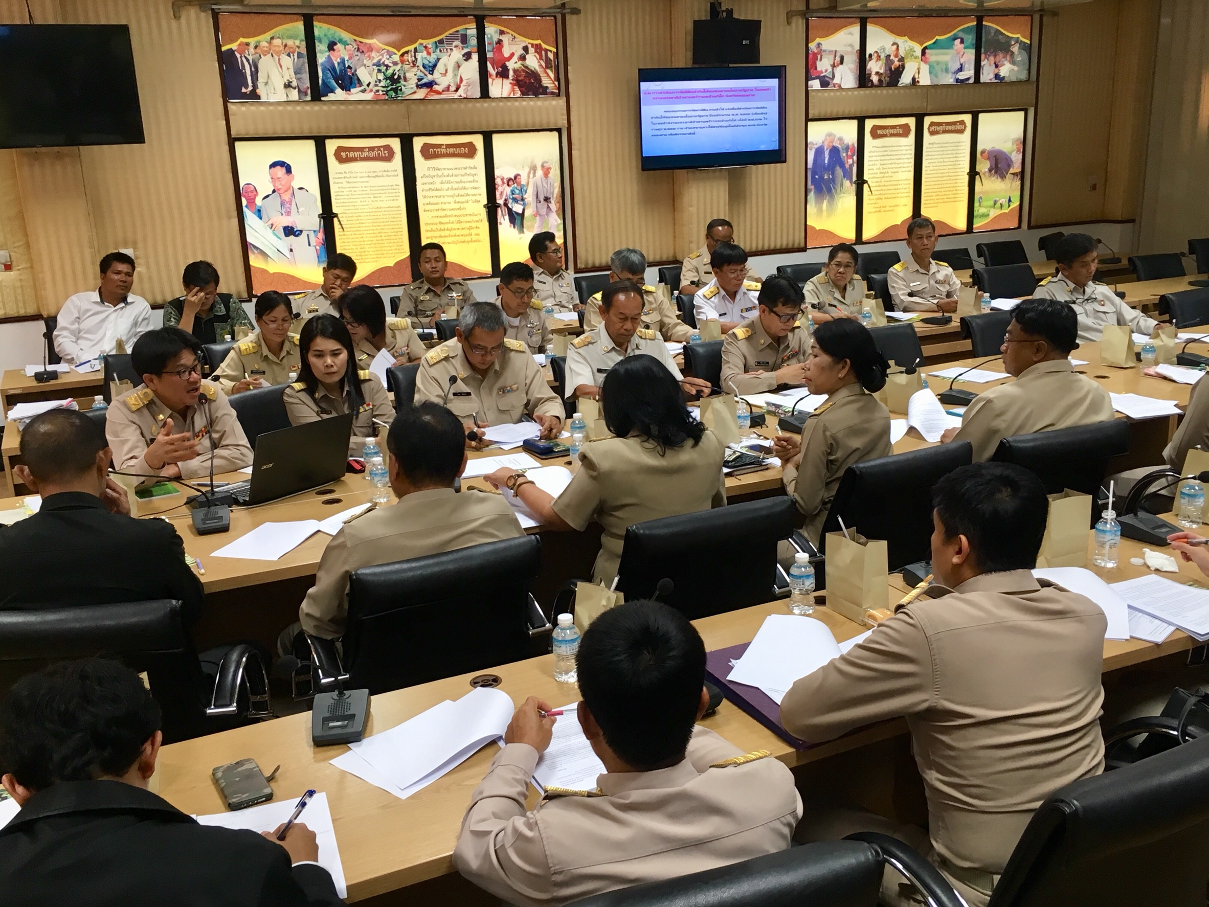 นางชะตา ธุลีจันทร์ พัฒนาการจังหวัดหนองคาย ร่วมประชุมคณะอนุกรรมการนโยบายที่ดินจังหวัดหนองคาย ครั้งที่ 1/2561